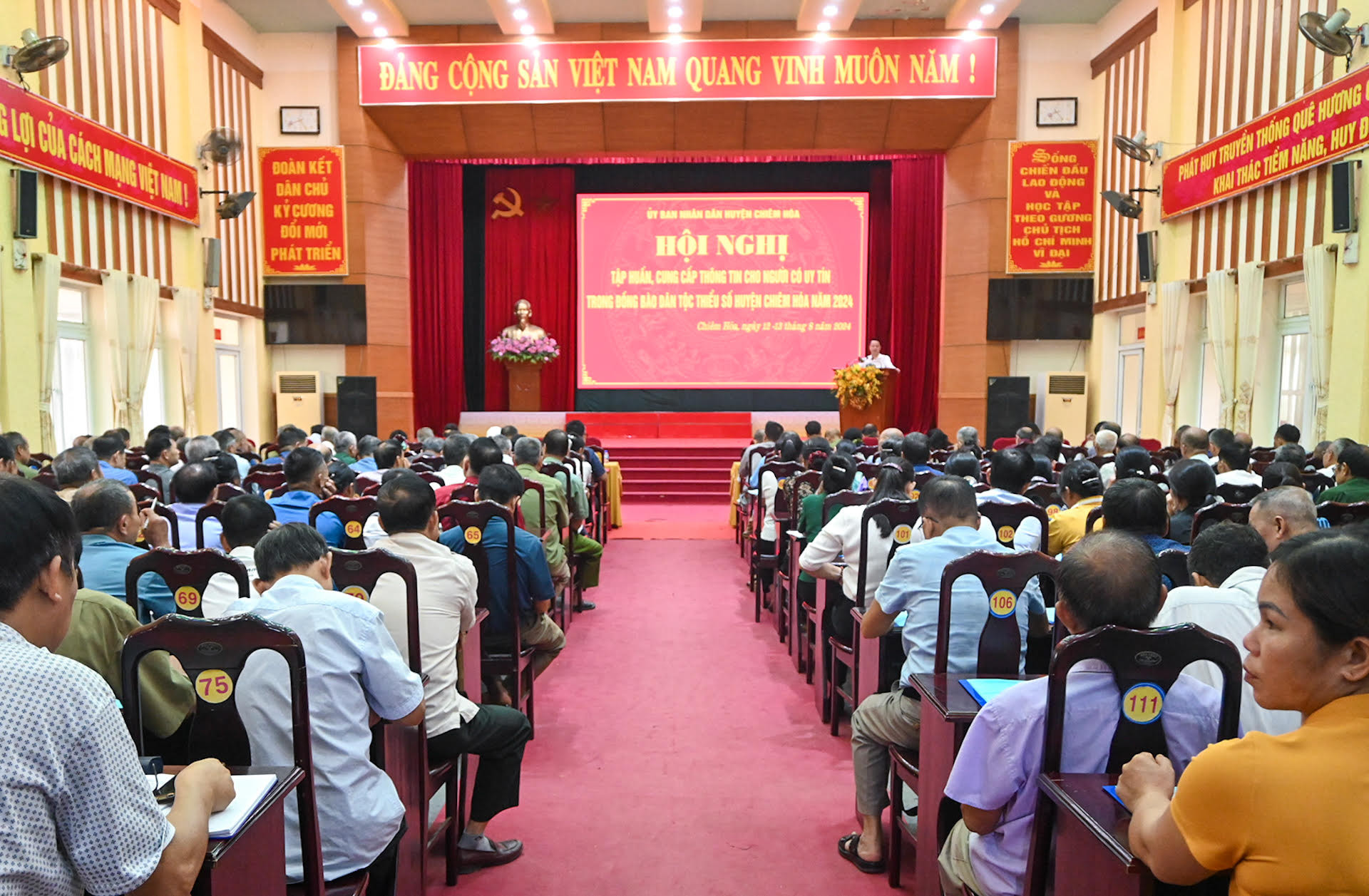 Hội nghị tập huấn, cung cấp thông tin cho người có uy tín trong đồng bào dân tộc thiểu số huyện Chiêm Hóa, tỉnh Tuyên Quang năm 2024. (Ảnh: Ngọc Hiển)