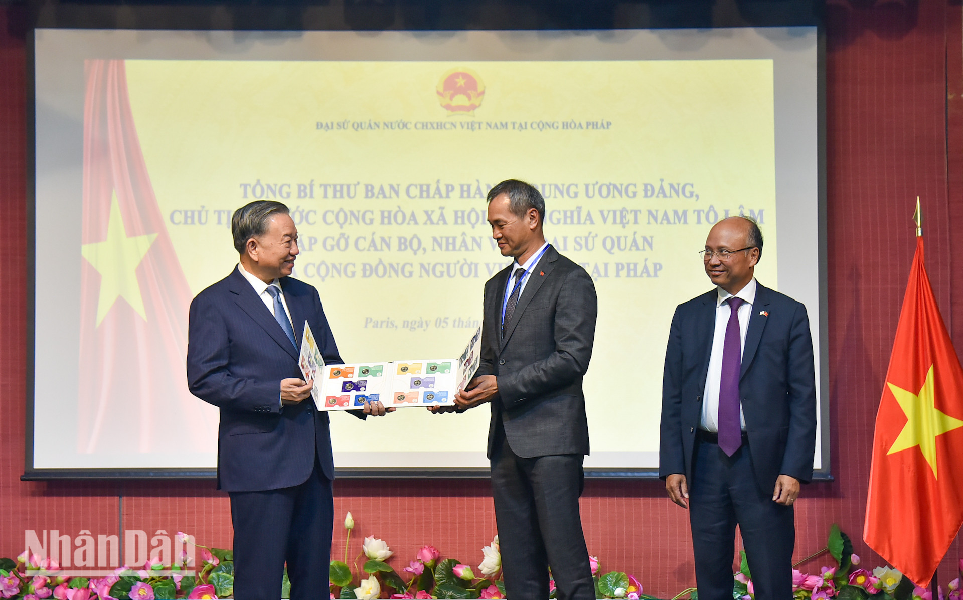 [ẢNH] Tổng Bí thư, Chủ tịch nước Tô Lâm gặp mặt bà con kiều bào tại Pháp ảnh 12