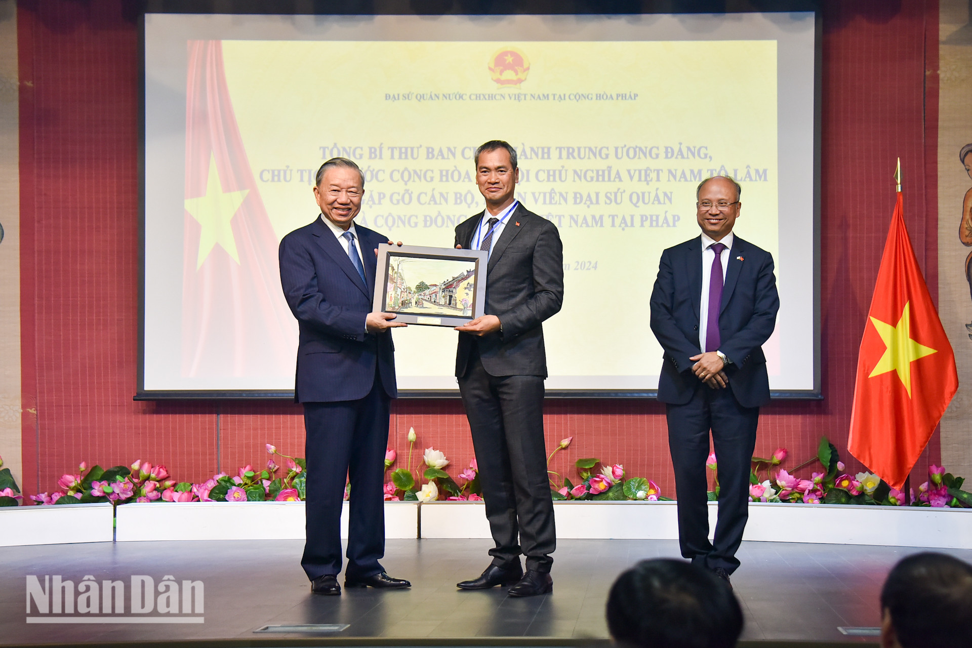 [ẢNH] Tổng Bí thư, Chủ tịch nước Tô Lâm gặp mặt bà con kiều bào tại Pháp ảnh 11