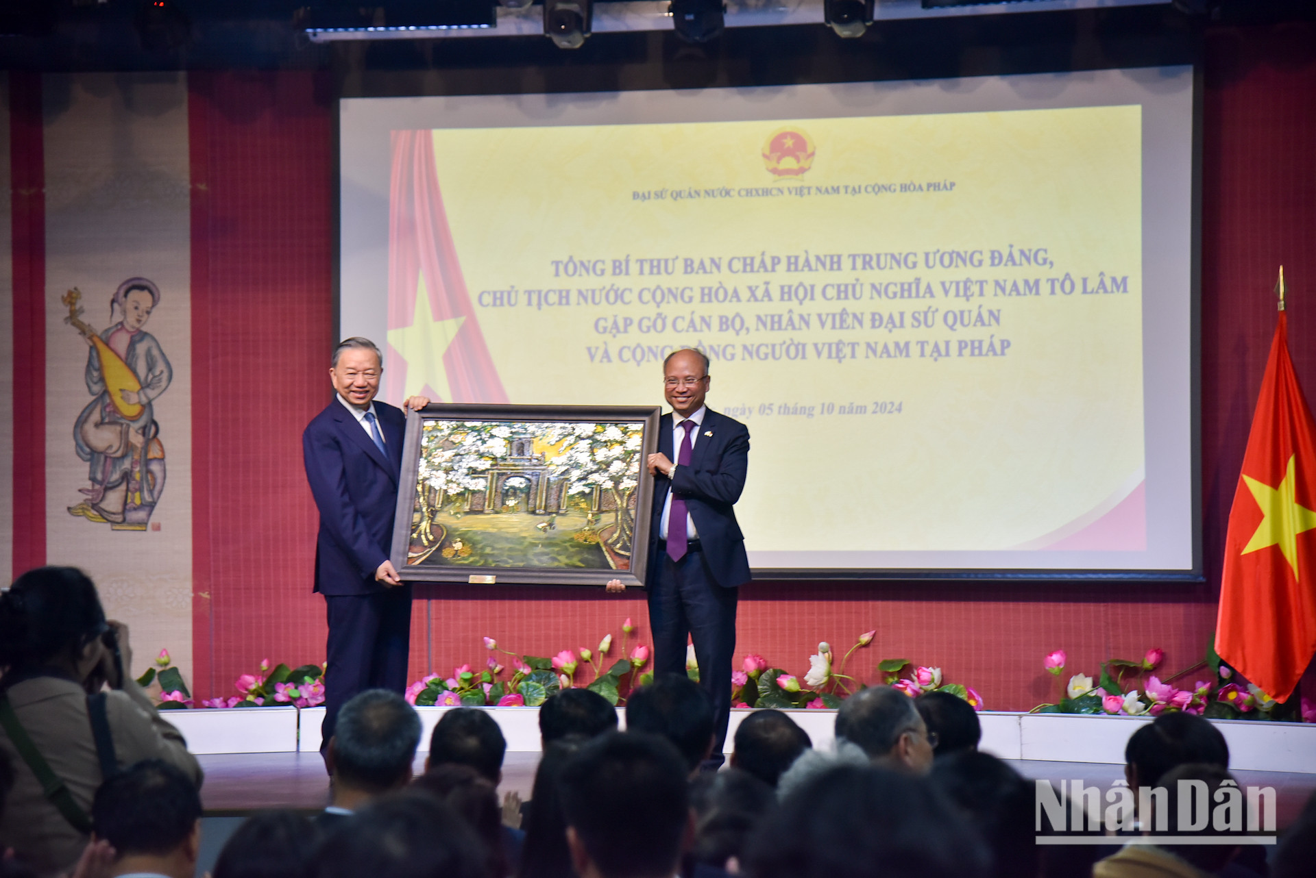 [ẢNH] Tổng Bí thư, Chủ tịch nước Tô Lâm gặp mặt bà con kiều bào tại Pháp ảnh 10