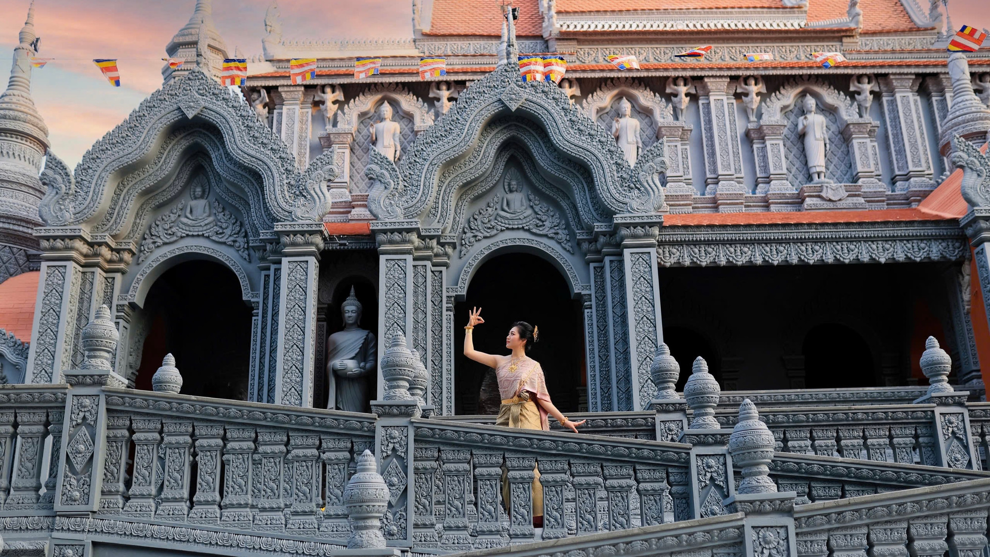 Nhiều bạn trẻ check-in tại các ngôi chùa Khmer nhân dịp Tết cổ truyền Chôl Chnam Thmây.