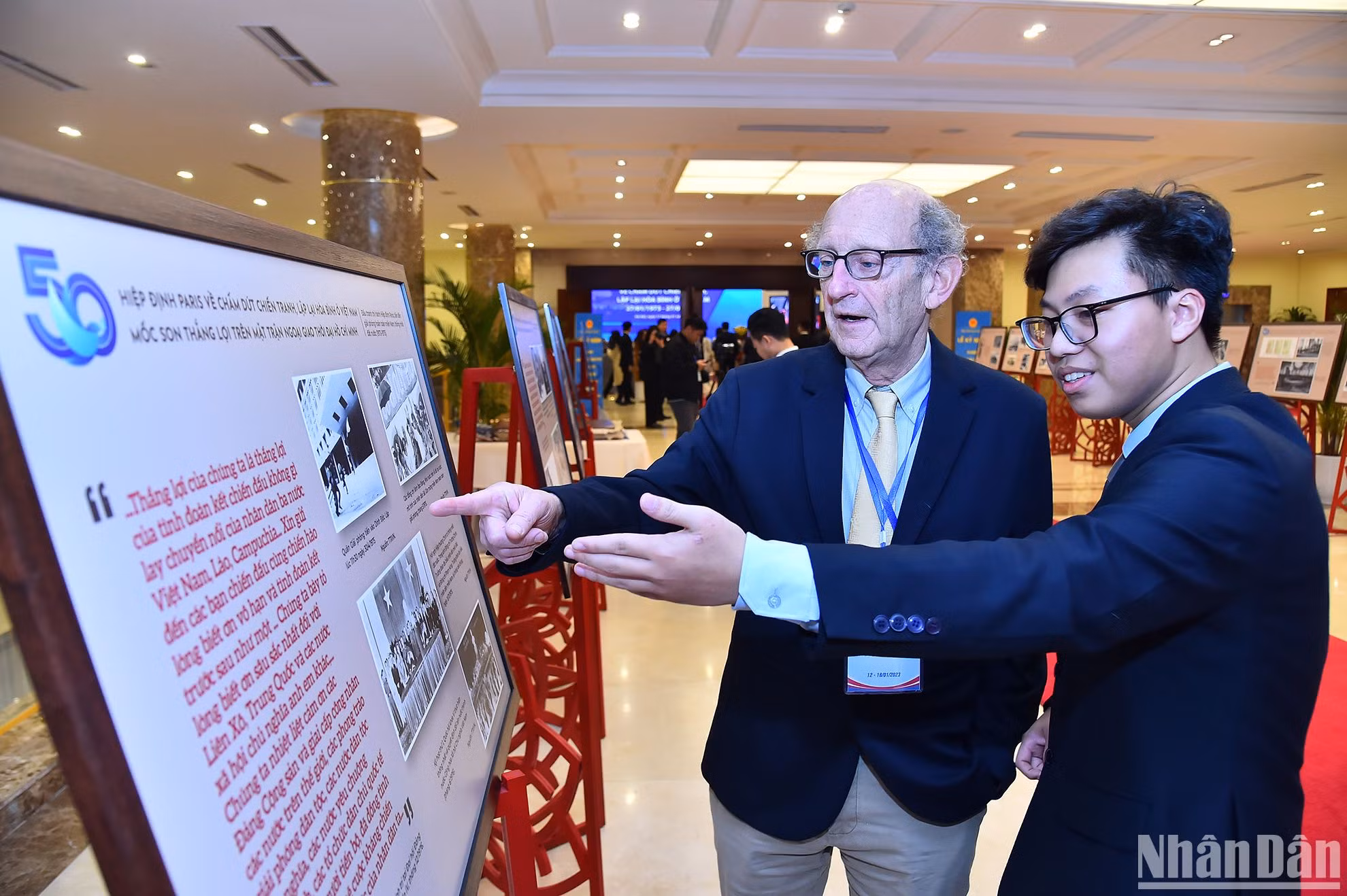 Việc ký kết Hiệp định Paris cũng là bước ngoặt lịch sử, khẳng định thắng lợi trên các mặt trận ngoại giao, chính trị, quân sự, kết hợp thành công sức mạnh của dân tộc với sức mạnh thời đại, tạo ra thế và lực mới cho cuộc chiến đấu của dân tộc ta, tạo thế xoay chuyển có lợi cho cách mạng, đi đến đại thắng mùa Xuân năm 1975.