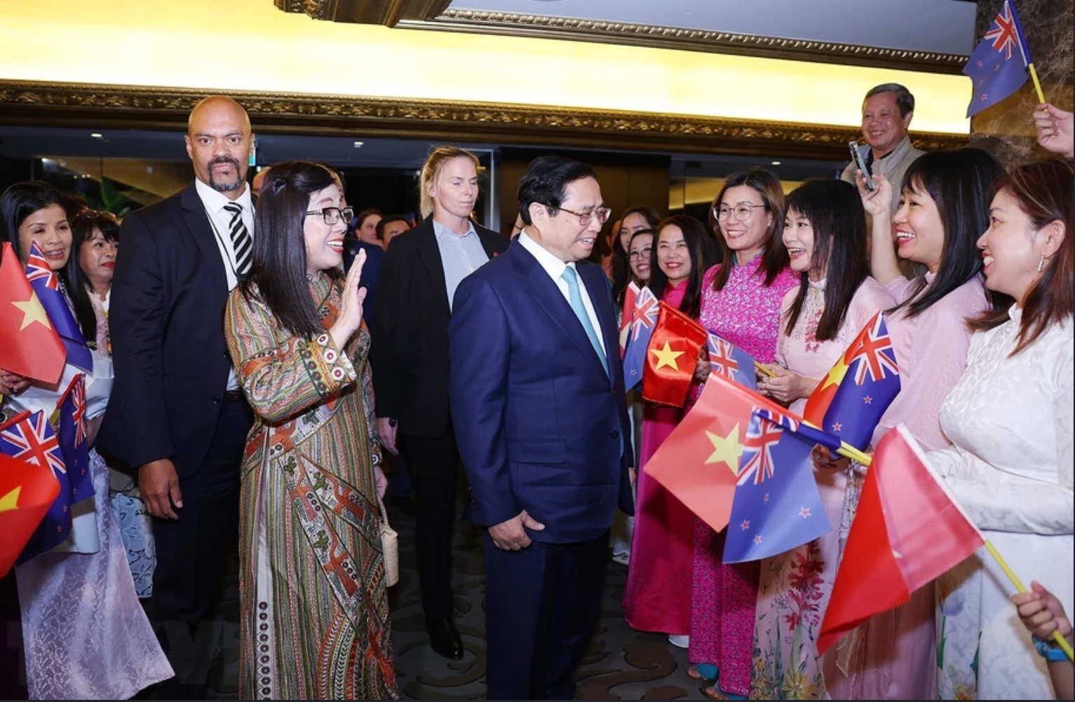 Cộng đồng người Việt Nam tại New Zealand đón Thủ tướng Phạm Minh Chính và Phu nhân. Ảnh: TTXVN.