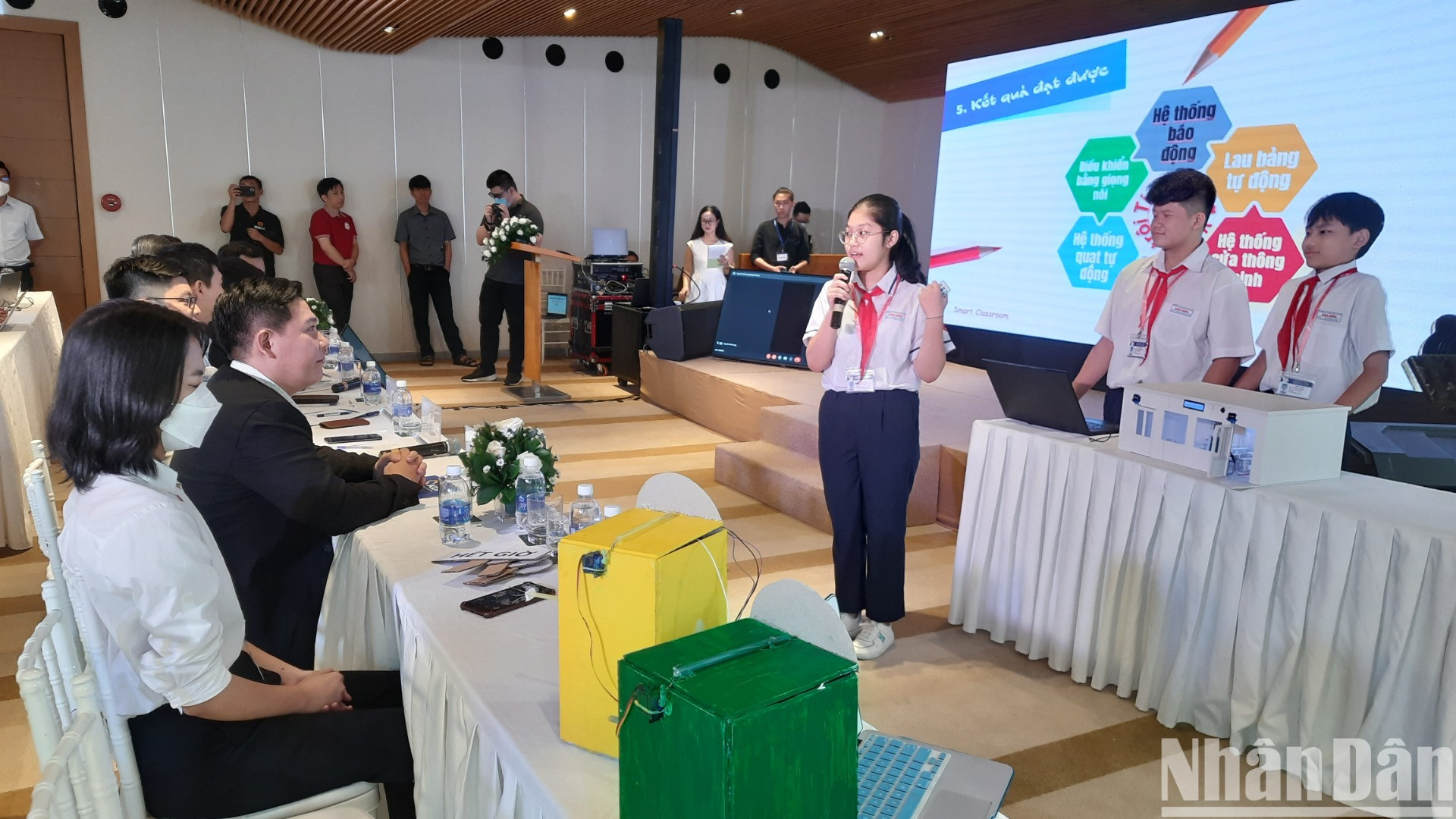 Học sinh tiểu học Thành phố Hồ Chí Minh tham gia cuộc thi chuyển đổi số trong trường học.