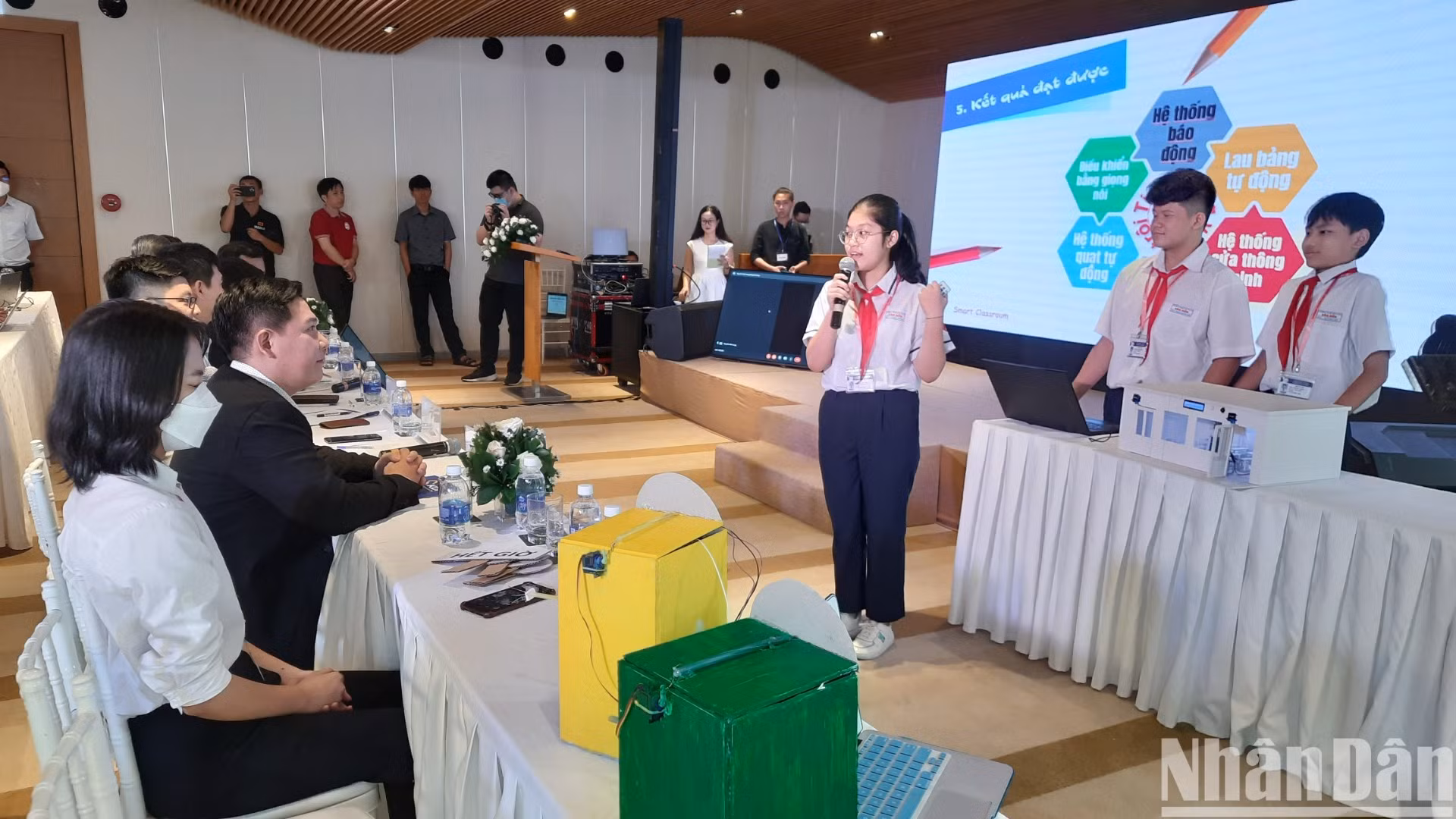 Học sinh tiểu học Thành phố Hồ Chí Minh tham gia cuộc thi chuyển đổi số trong trường học.