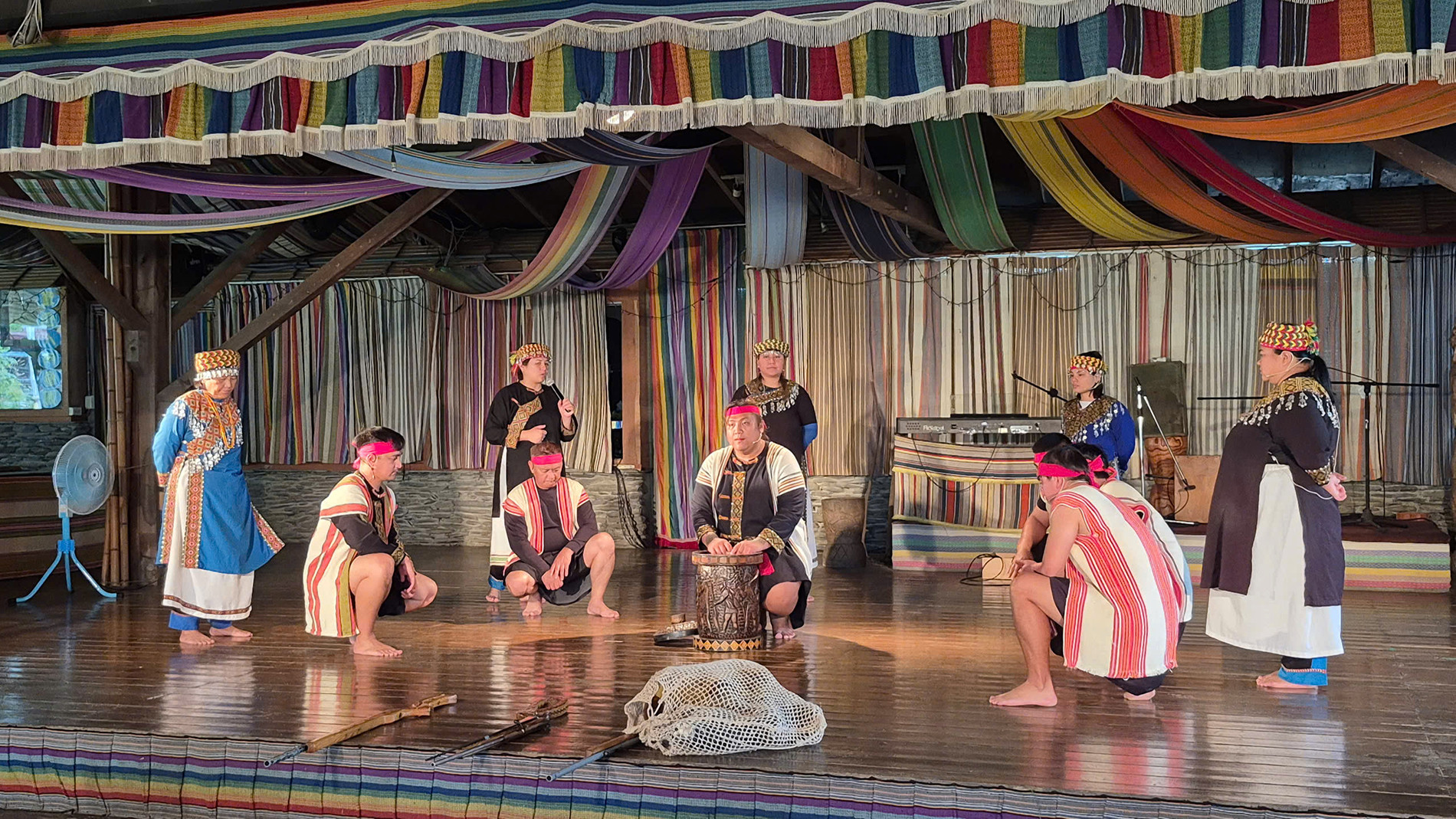 Một tiết mục biểu diễn săn lượm của người dân tộc Bunun.