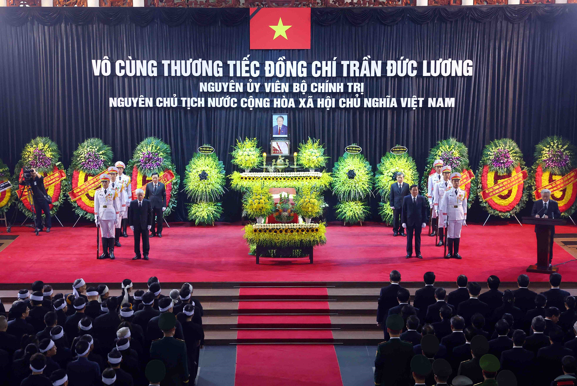 Lễ truy điệu nguyên Chủ tịch nước Trần Đức Lương. (Ảnh: TTXVN)