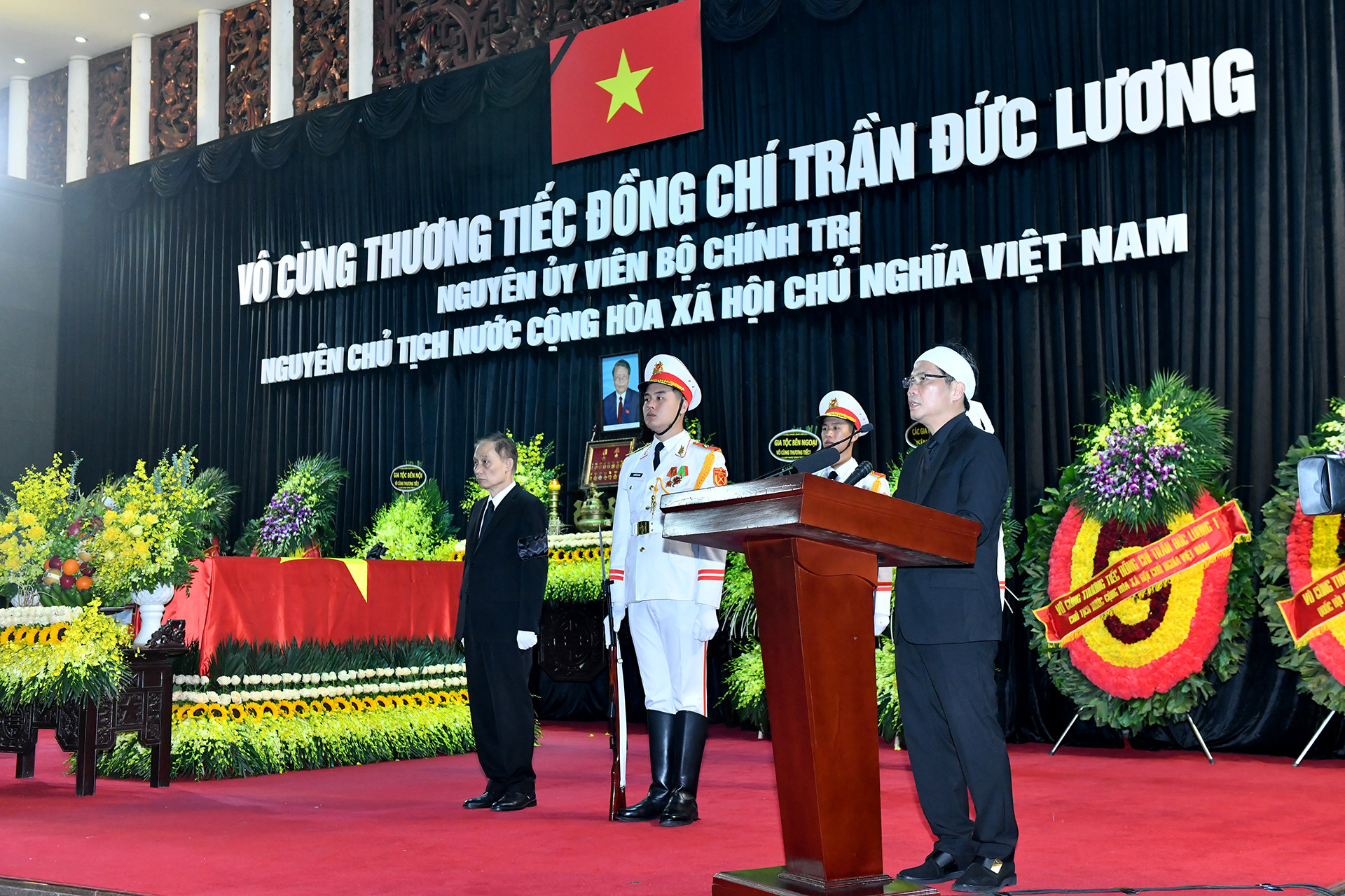 Ông Trần Tuấn Anh, đại diện gia đình phát biểu cảm ơn. (Ảnh: ĐĂNG KHOA) Ông Trần Tuấn Anh, đại diện gia đình phát biểu cảm ơn. (Ảnh: ĐĂNG KHOA)