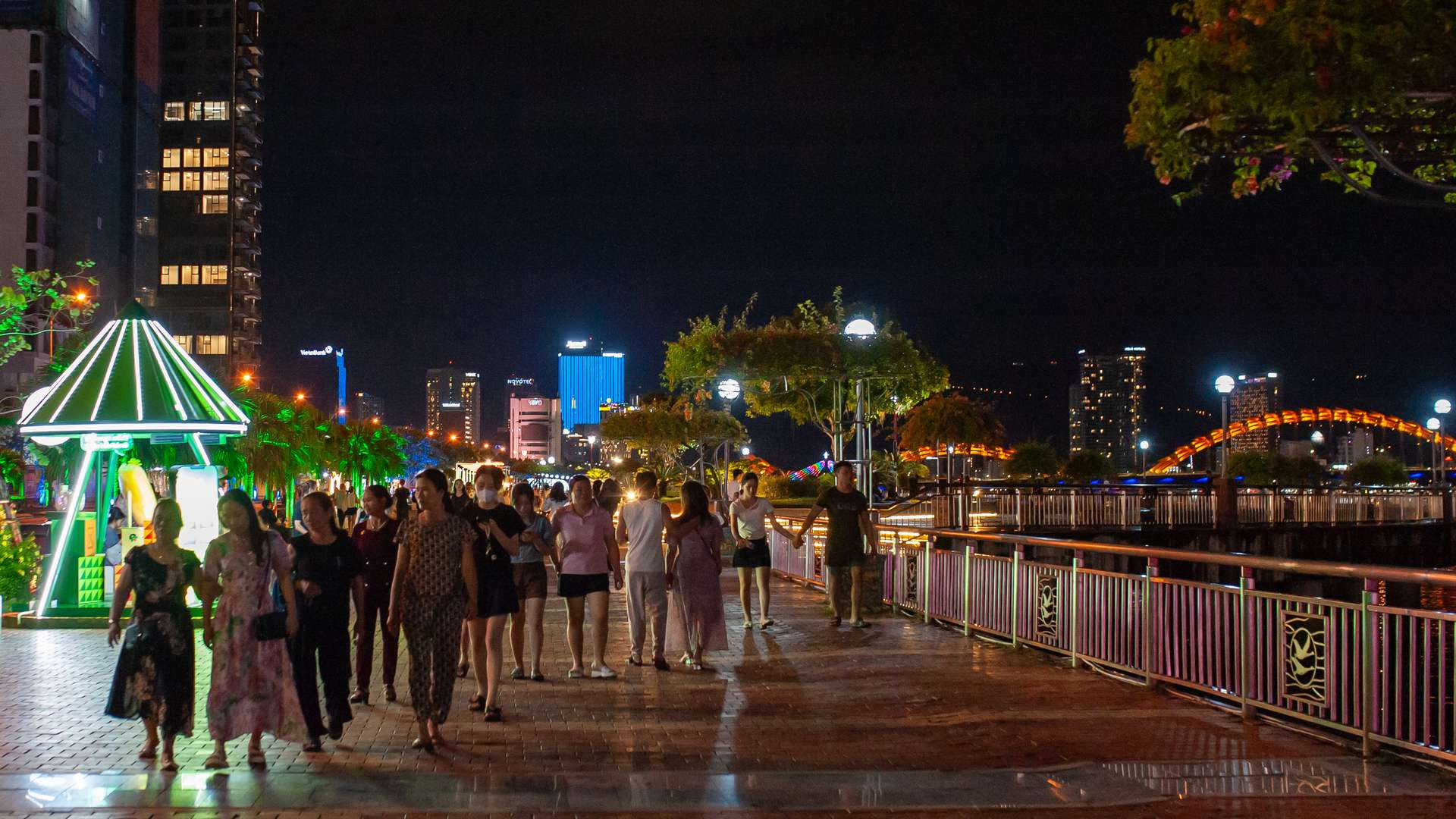 Theo UBND quận Hải Châu, tuyến phố đi bộ Bạch Đằng được thí điểm hoạt động 5 năm (54 tháng trong giai đoạn 2023-2028), kỳ vọng sẽ góp phần phát triển du lịch địa phương.