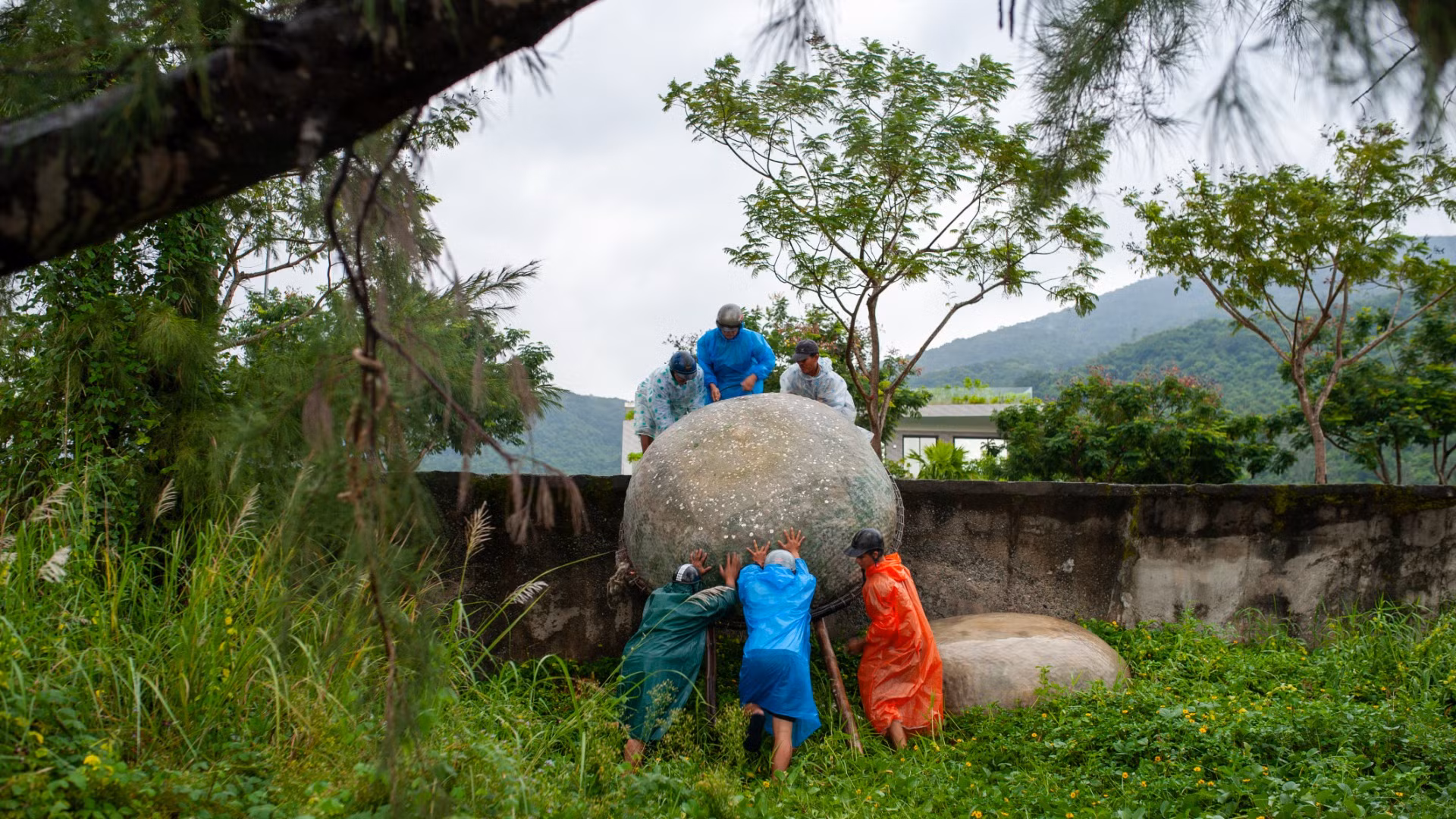 Người dân Đà Nẵng hối hả ứng phó bão số 6.