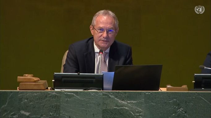 Chủ tịch Đại hội đồng Liên hợp quốc khóa 77 Csaba Korosi tuyên bố Việt Nam trúng cử làm thành viên Hội đồng Nhân quyền Liên hợp quốc nhiệm kỳ 2023-2025. (Nguồn: Internet)