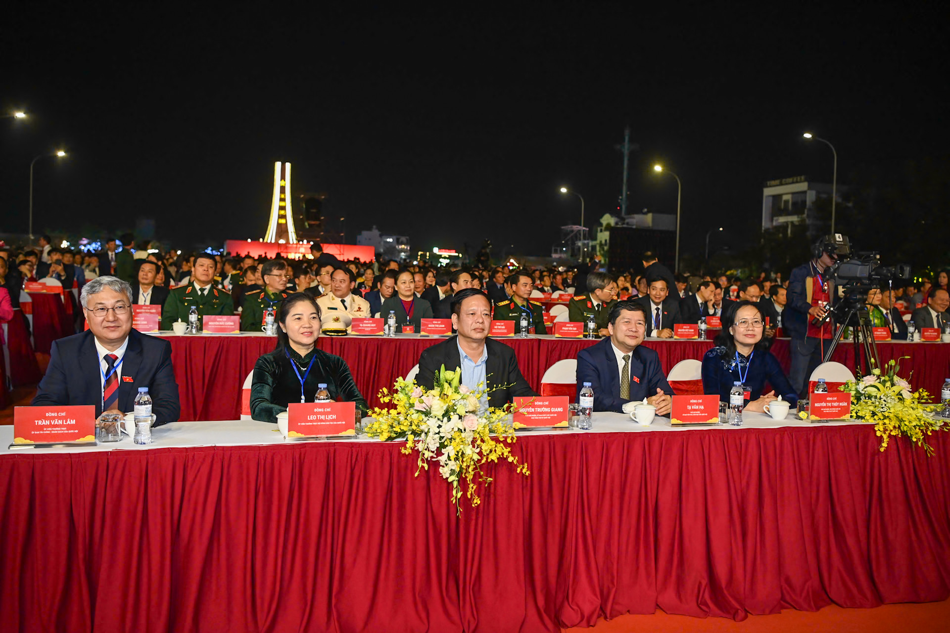 Các đại biểu tham dự buổi lễ.