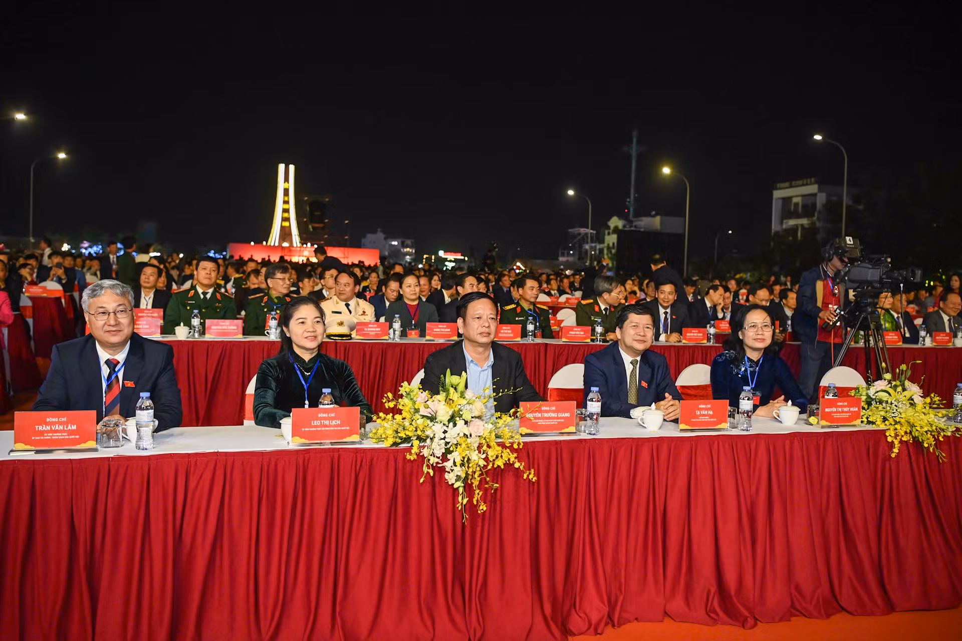 Các đại biểu tham dự buổi lễ. Các đại biểu tham dự buổi lễ.