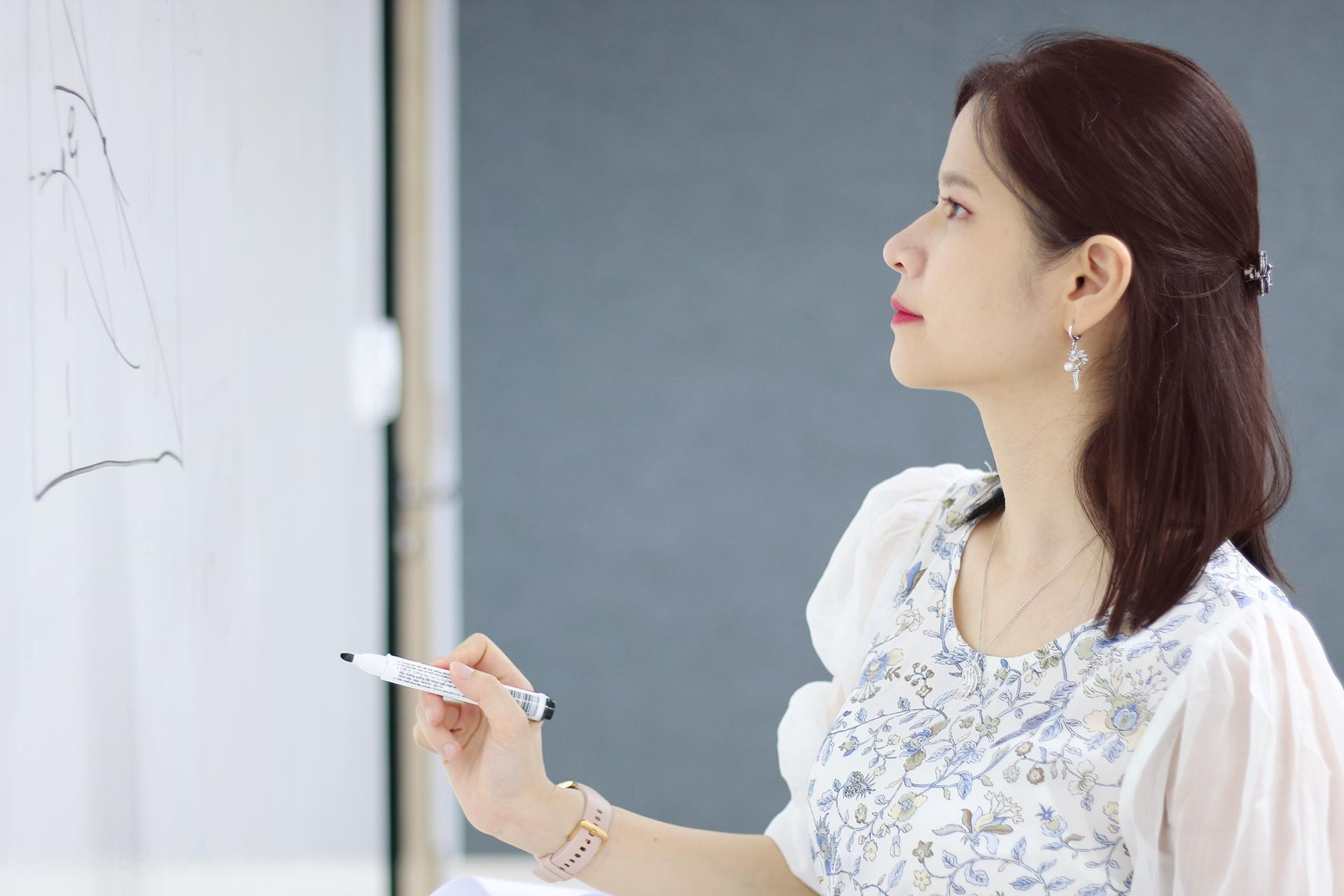 TS Lê Thái Hà đã từng lập nên kỳ tích tại Đại học Nanyang (Singapore) khi "dám" bảo vệ luận án tiến sĩ khi mới chỉ trải qua... 2 năm học. (Ảnh: Nhân vật cung cấp)