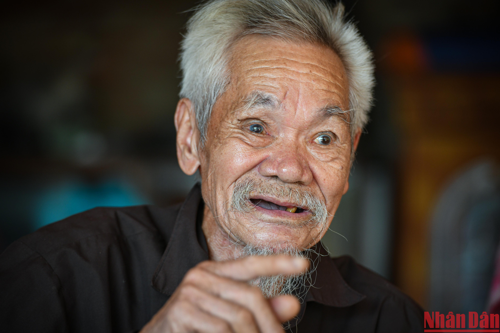 Ở độ tuổi thất thập cổ lai hy, nhưng mỗi lần nhắc lại ký ức Tháng Tám lịch sử, ông lại hoạt bát và đặc biệt minh mẫn. Ở độ tuổi thất thập cổ lai hy, nhưng mỗi lần nhắc lại ký ức Tháng Tám lịch sử, ông lại hoạt bát và đặc biệt minh mẫn.