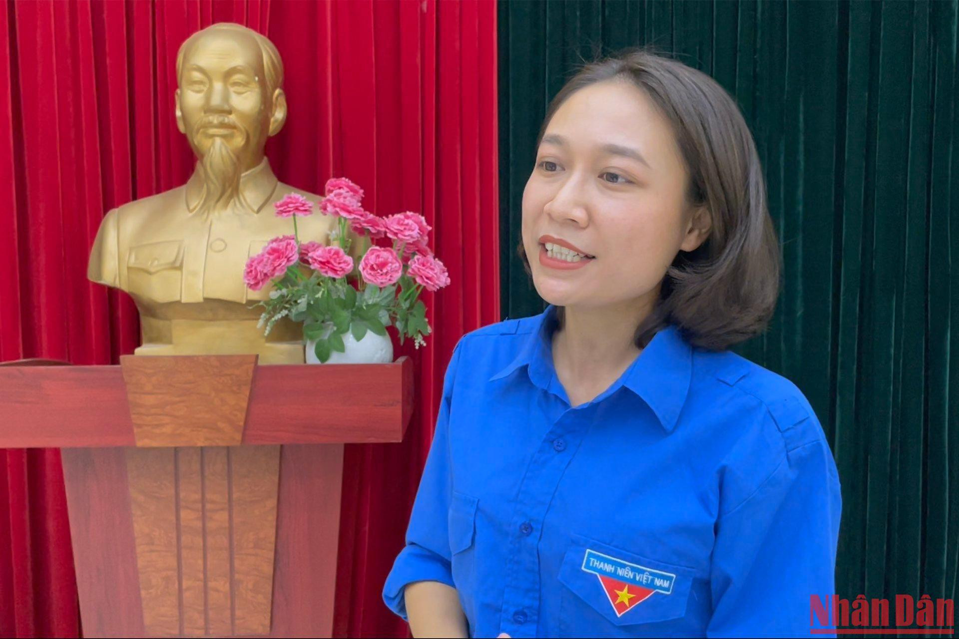 Trong ngày lễ Quốc khánh lần thứ 77, nghĩ về quá khứ để vững bước hơn trong hiện tại và hướng tới tương lai, những người trẻ như anh Quyết, chị Diệp Anh bày tỏ quyết tâm nối bước cha anh để cùng xây dựng đất nước thêm giàu đẹp. (Ảnh: Phan Thạch)