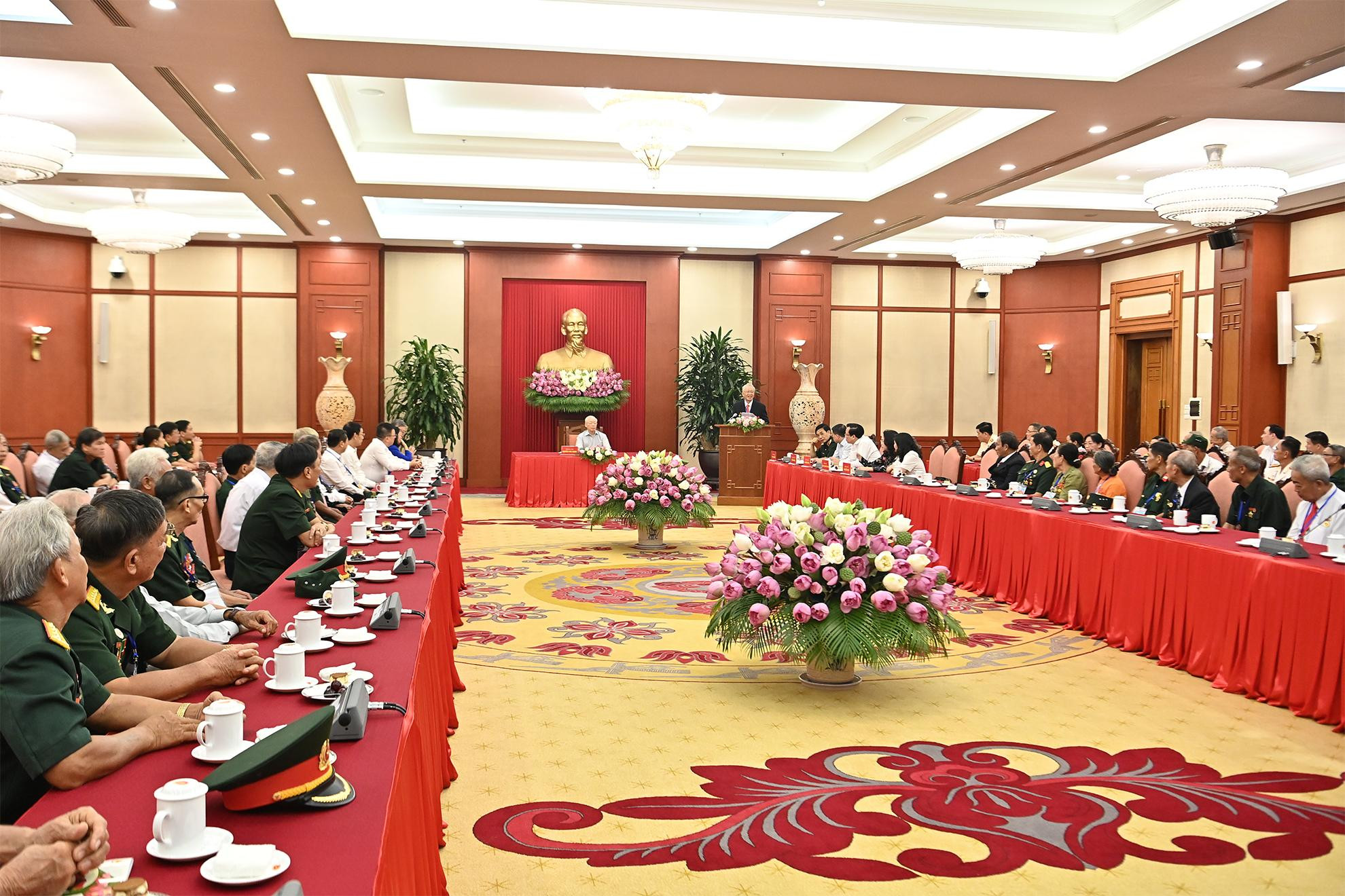 Quang cảnh buổi gặp mặt. Quang cảnh buổi gặp mặt.