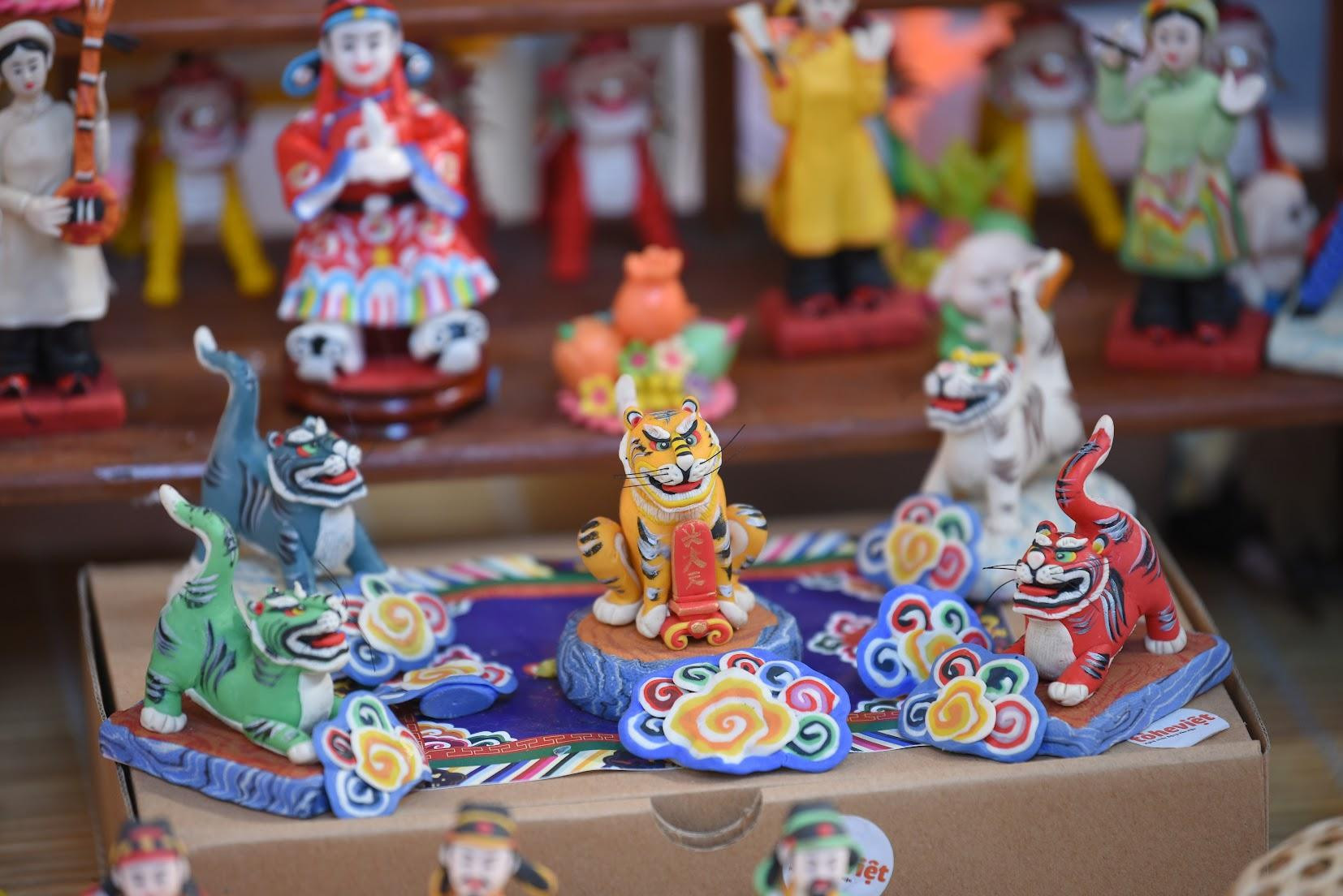 Tò he - đồ chơi thường hay xuất hiện trong mâm cỗ Trăng Rằm. (Ảnh: Thành Đạt)