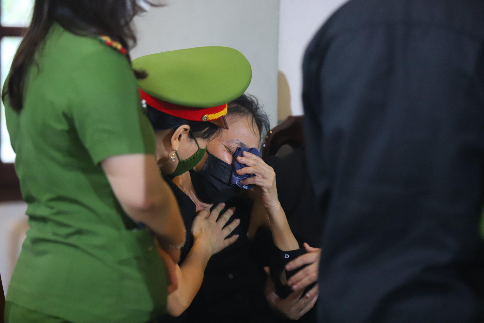 Nước mắt mẹ không còn, vì khóc những đứa con đã hy sinh ngay giữa thời bình...