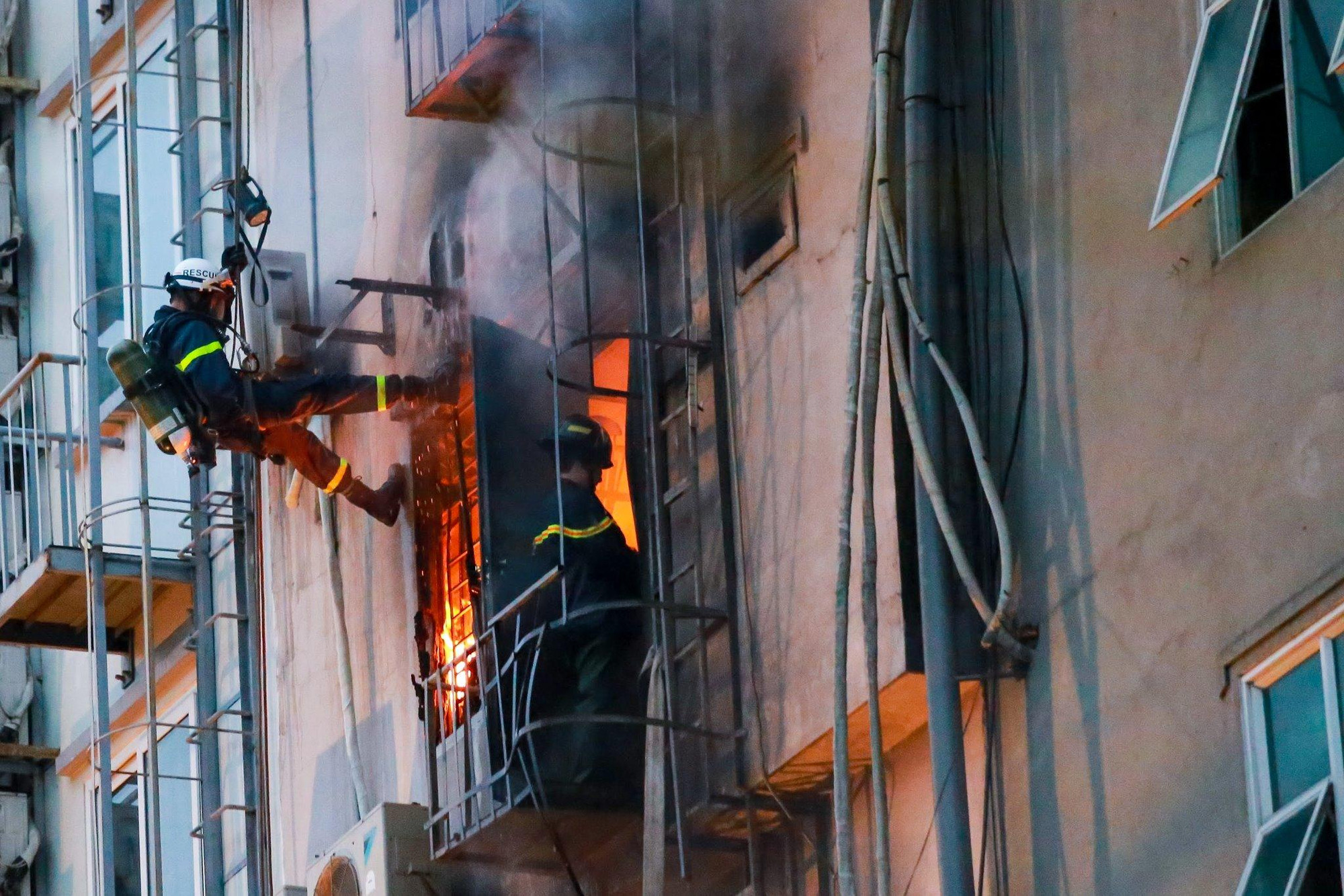 Bên cạnh đó, việc tự ý thay đổi thiết kế, đường điện, lối thoát hiểm cũng tạo ra nguy cơ tiềm ẩn rất cao. (Ảnh: Minh Lê)