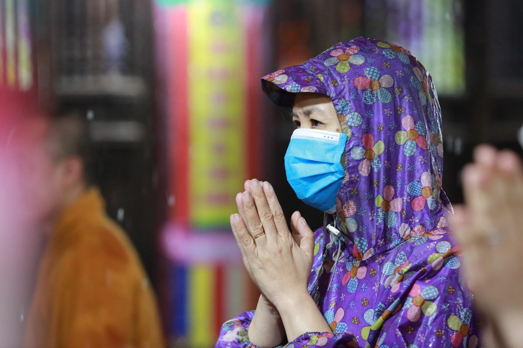 Tối 14 tháng 7 âm lịch, hàng nghìn người vẫn đội mưa tới Tổ đình Phúc Khánh (Hà Nội) để tham dự Đại lễ Vu lan báo hiếu. Tối 14 tháng 7 âm lịch, hàng nghìn người vẫn đội mưa tới Tổ đình Phúc Khánh (Hà Nội) để tham dự Đại lễ Vu lan báo hiếu.