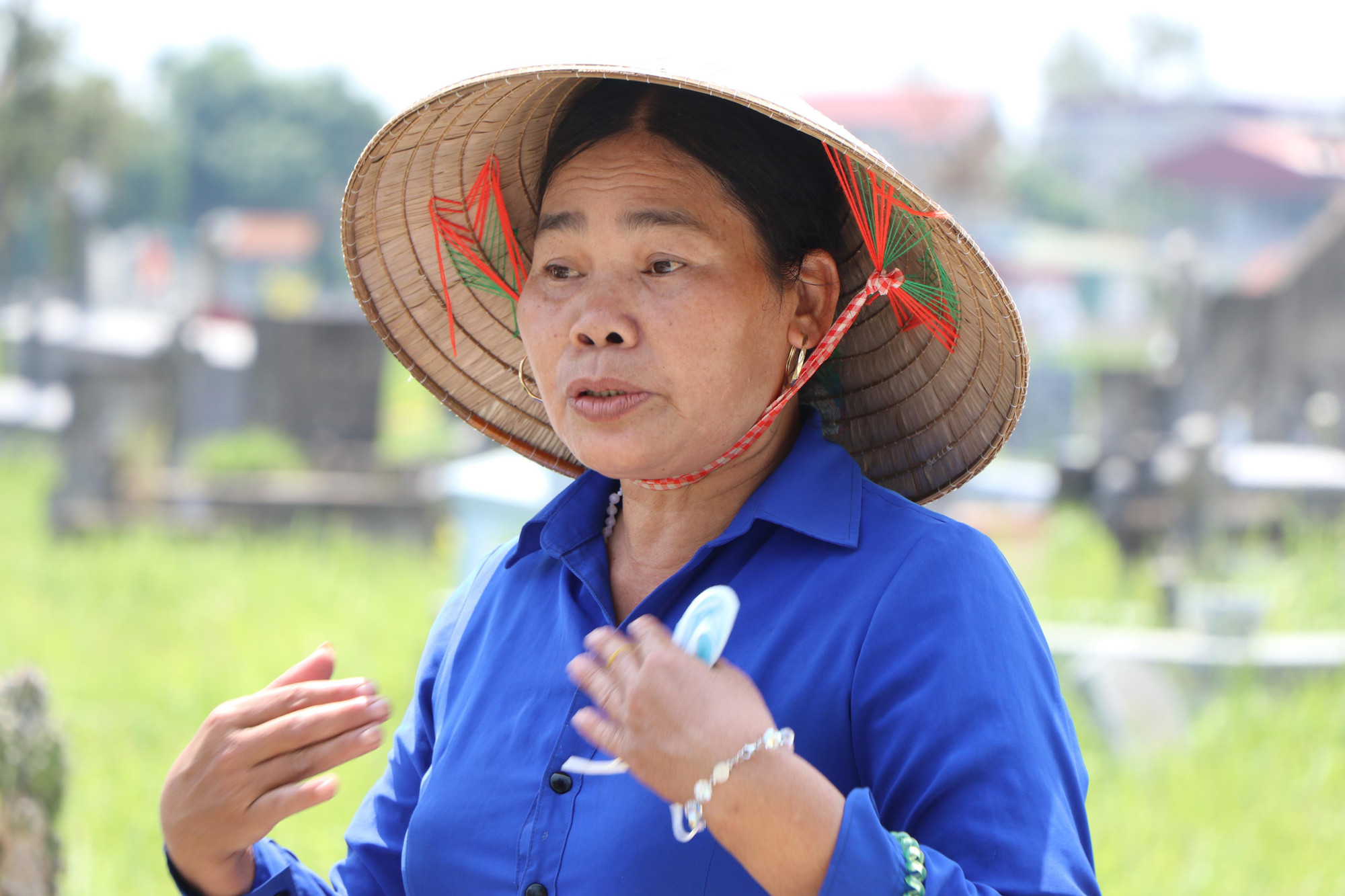 Nhớ lại những ngày đầu tiên... lo cho những thai nhi xấu số, bà Cúc vẫn chưa hết bàng hoàng.