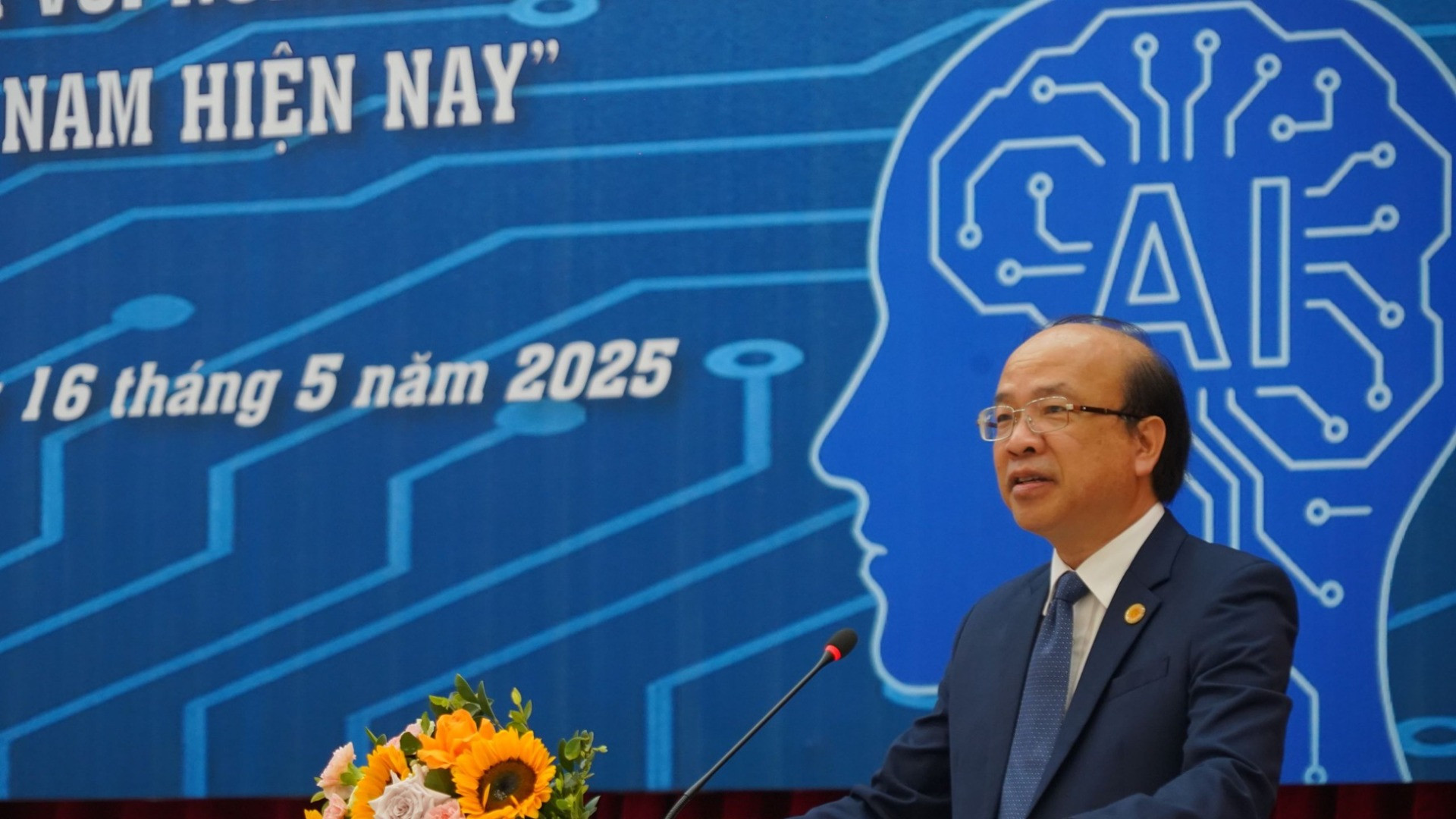 Tiến sĩ Phan Chí Hiếu, Chủ tịch Viện Hàn lâm Khoa học Xã hội Việt Nam.