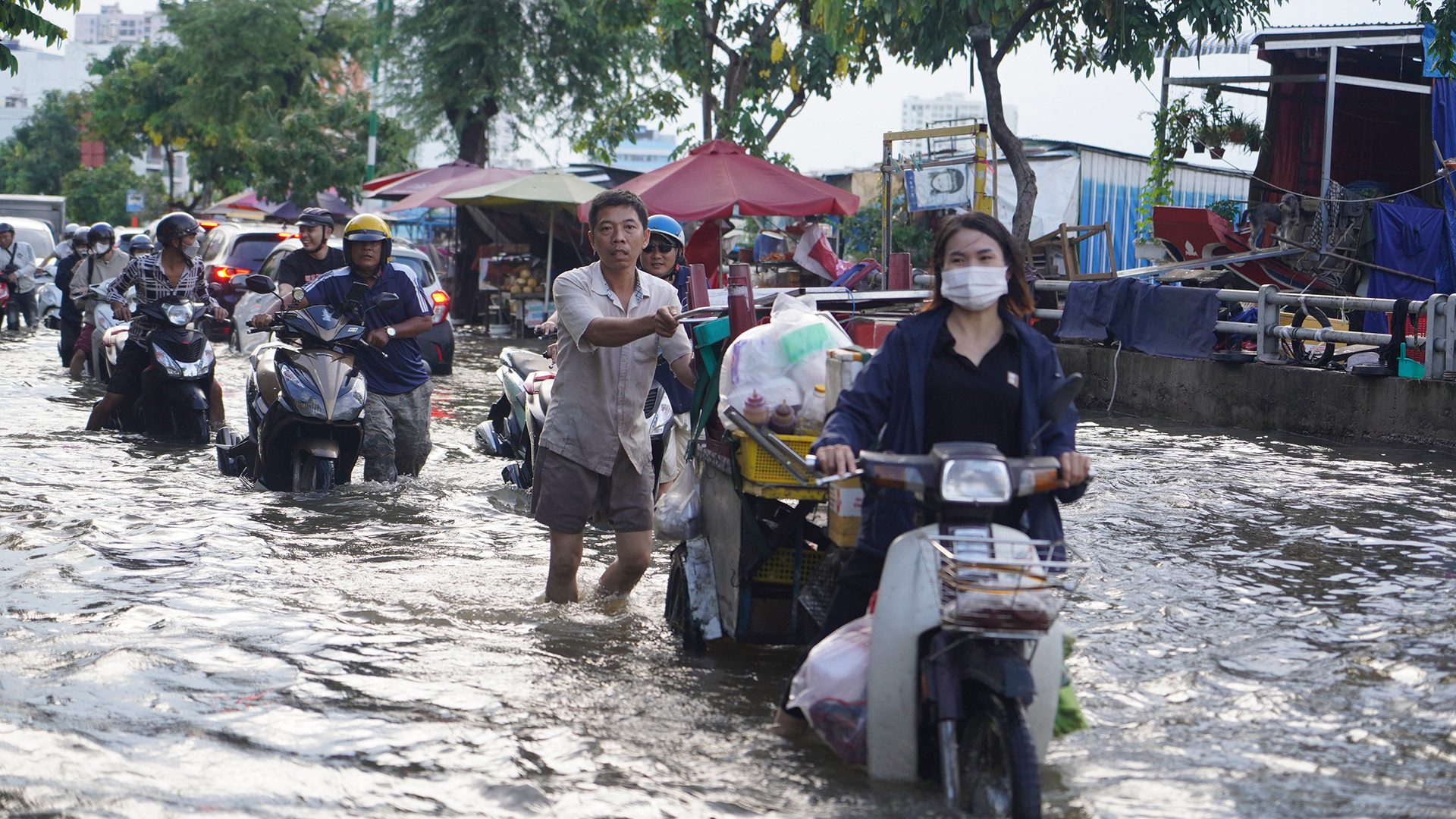 Triều cường 18/10 tại Thành phố Hồ Chí Minh dự báo đạt mức lịch sử 1,8m.