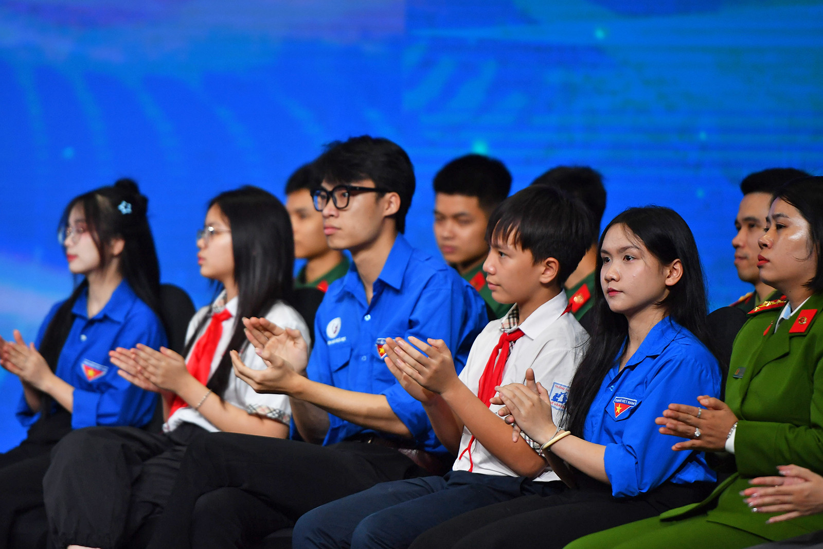 Các đại biểu theo dõi Diễn đàn theo hình thức trực tiếp.