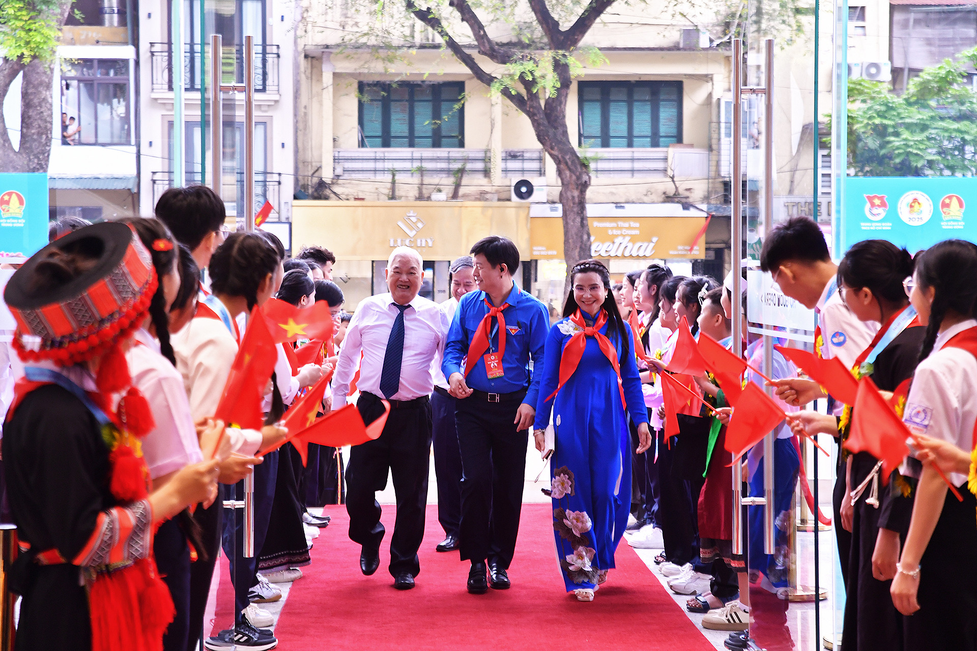 Đại hội cũng vinh dự đón tiếp nhiều đại biểu là các cán bộ, nguyên cán bộ Đoàn Thanh niên, Hội đồng Đội các thời kỳ. Trong ảnh là đồng chí Lê Thanh Đạo, Chủ tịch Hội đồng Đội Trung ương khóa I (áo trắng).