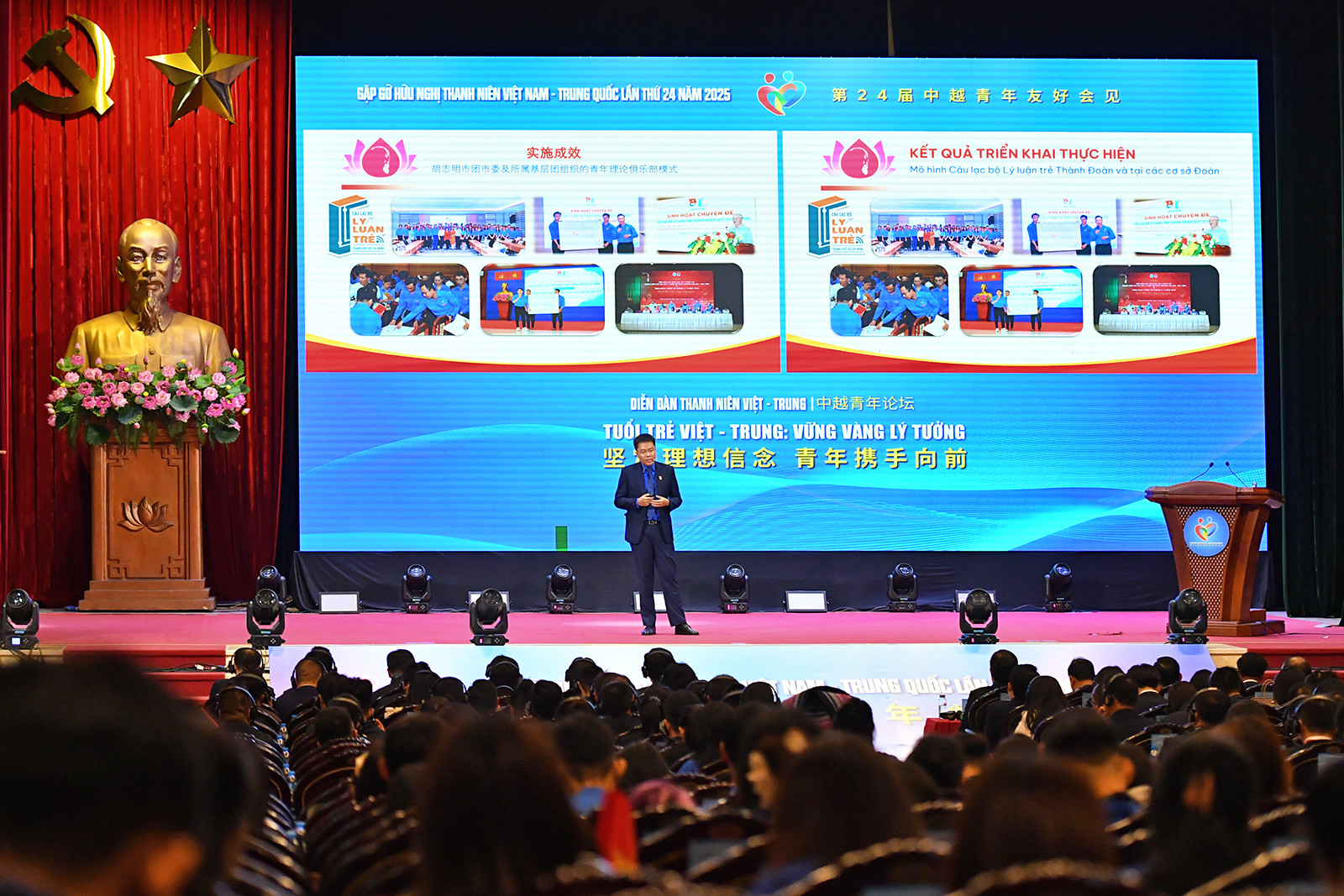 Các diễn giả trẻ tham luận tại buổi lễ khai mạc chương trình.