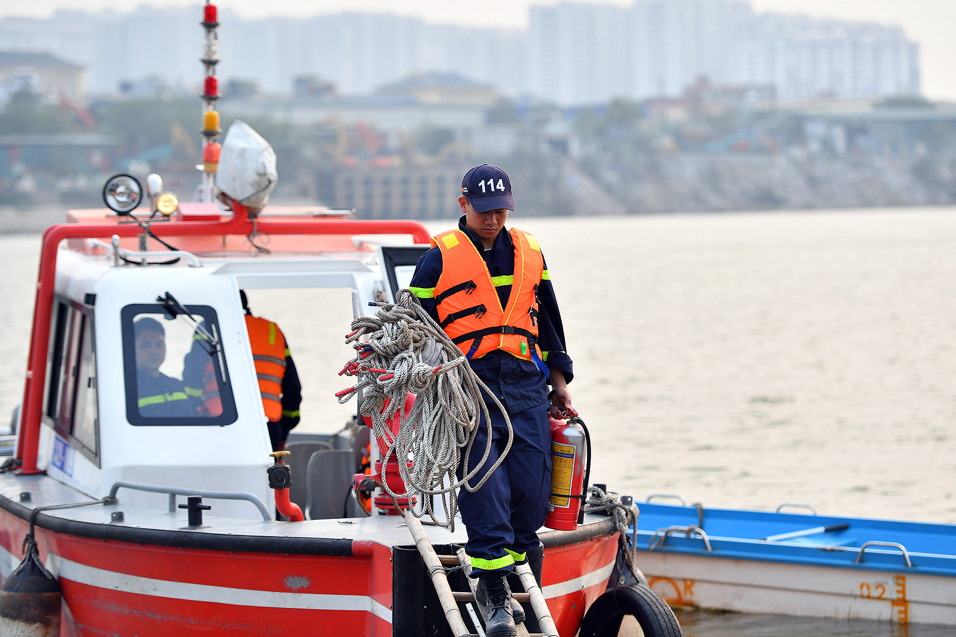 Buổi tập huấn có sự phối hợp của các chuyên gia về phòng cháy, chữa cháy và cứu hộ, cứu nạn của Công an thành phố Hà Nội.