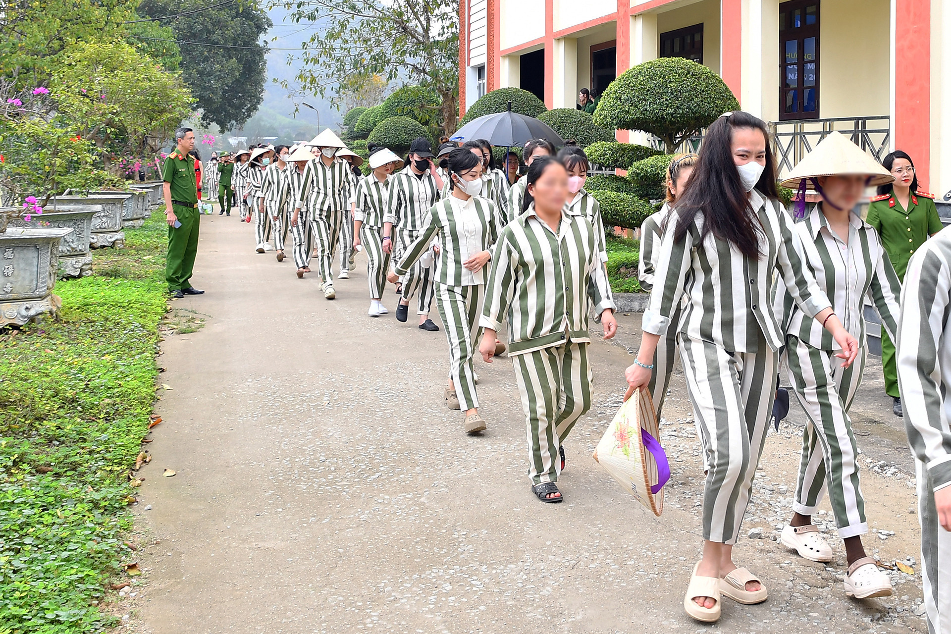 Tại 4 phân trại, có hàng nghìn nữ phạm nhân đang thụ án với nhiều tội danh khác nhau như buôn bán, tàng trữ trái phép chất ma túy, lừa đảo, chiếm đoạt tài sản.