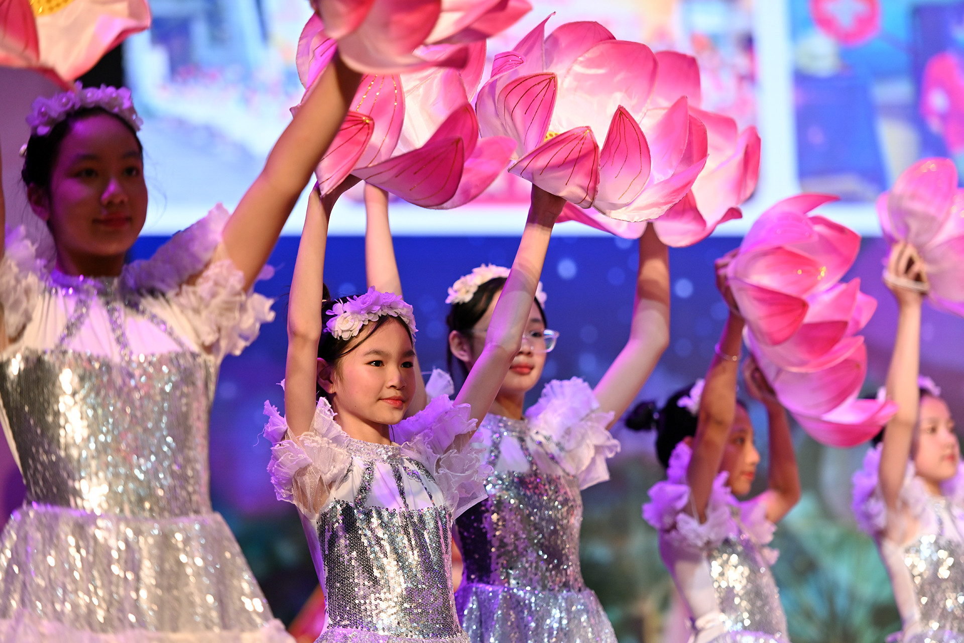 Đông đảo thiếu nhi Thủ đô tham gia biểu diễn tại Đại hội. Đông đảo thiếu nhi Thủ đô tham gia biểu diễn tại Đại hội.