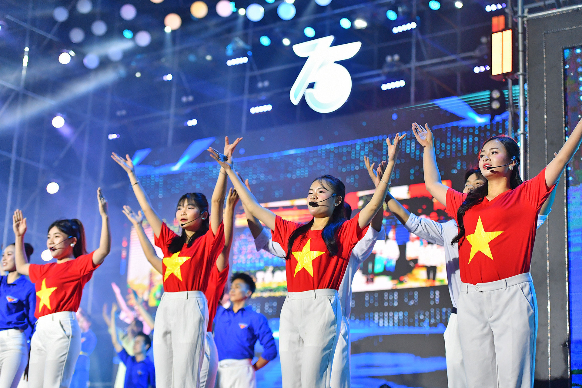 Niềm tự hào của học sinh, sinh viên Việt Nam trong suốt chặng đường 75 năm ra đời, phát triển và trưởng thành.