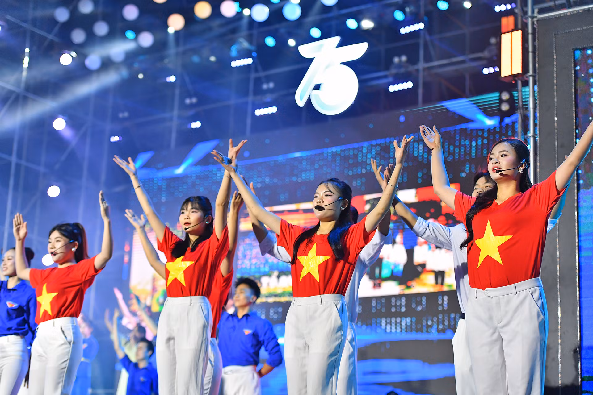 Niềm tự hào của học sinh, sinh viên Việt Nam trong suốt chặng đường 75 năm ra đời, phát triển và trưởng thành.