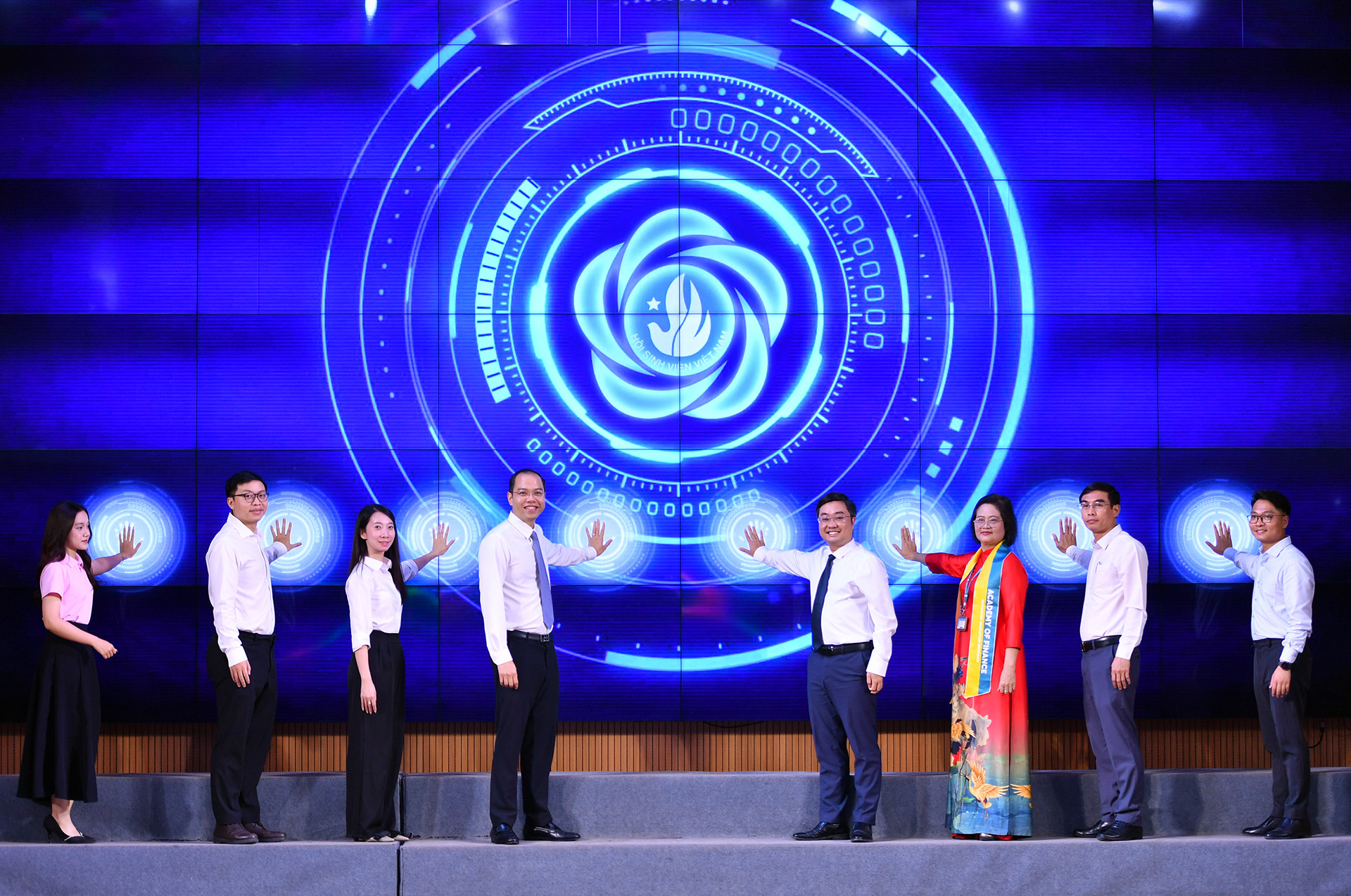 Các đại biểu thực hiện nghi lễ khai mạc Ngày hội.