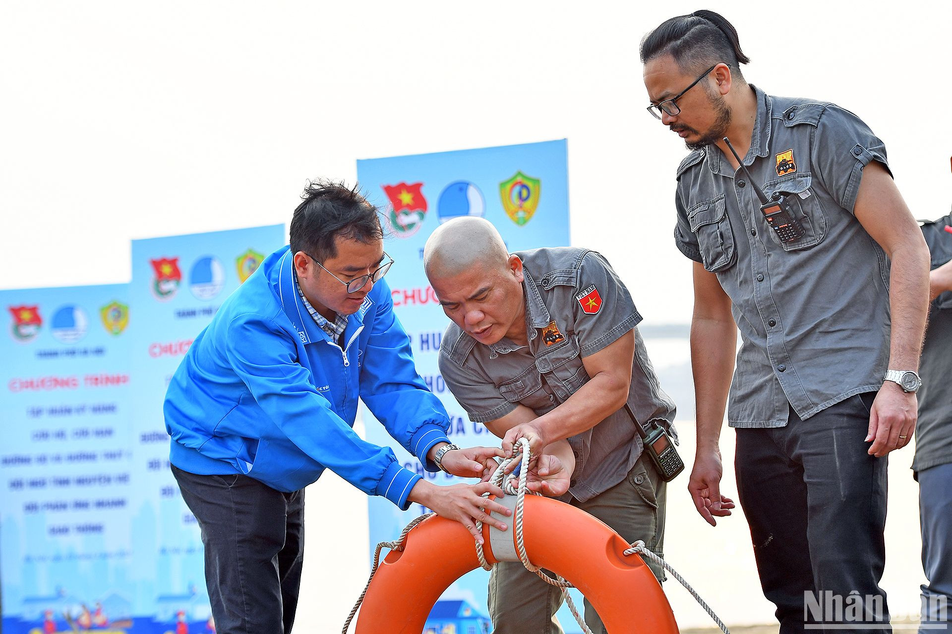 Đây là hoạt động phối hợp giữa Thành đoàn, Công an Thành phố Hà Nội nhằm nâng cao trách nhiệm, trang bị những kiến thức cơ bản, kỹ năng trong công tác cứu hộ, cứu nạn, sẵn sàng thực hiện nhiệm vụ khi có tình huống phát sinh.