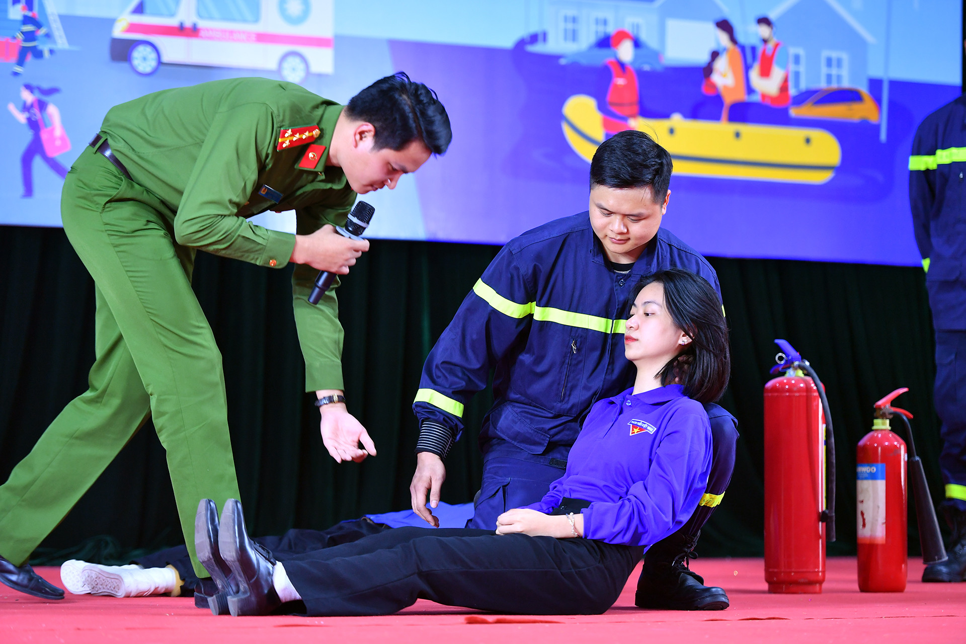 Buổi tập huấn diễn ra chiều 3/4 tại Hà Nội, đã thu hút hàng trăm đoàn viên, thanh niên và đặc biệt là tình nguyện viên các đội hình phản ứng nhanh giao thông, giao thông xanh, cứu nạn, cứu hộ đường bộ, đường thủy.