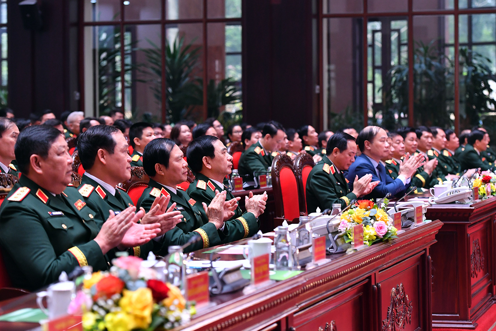 Các đại biểu dự chương trình.