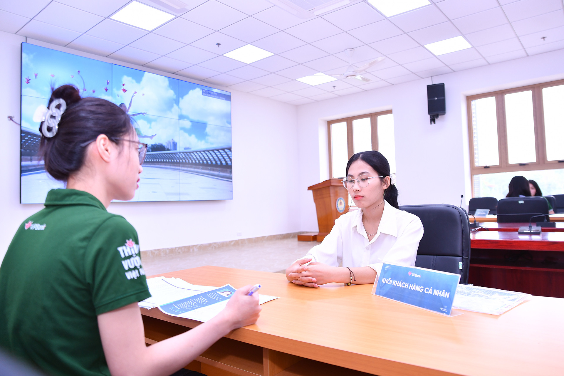 Tại Ngày hội, các bạn trẻ đã có cơ hội tìm kiếm việc làm phù hợp với kiến thức, năng lực của bản thân.