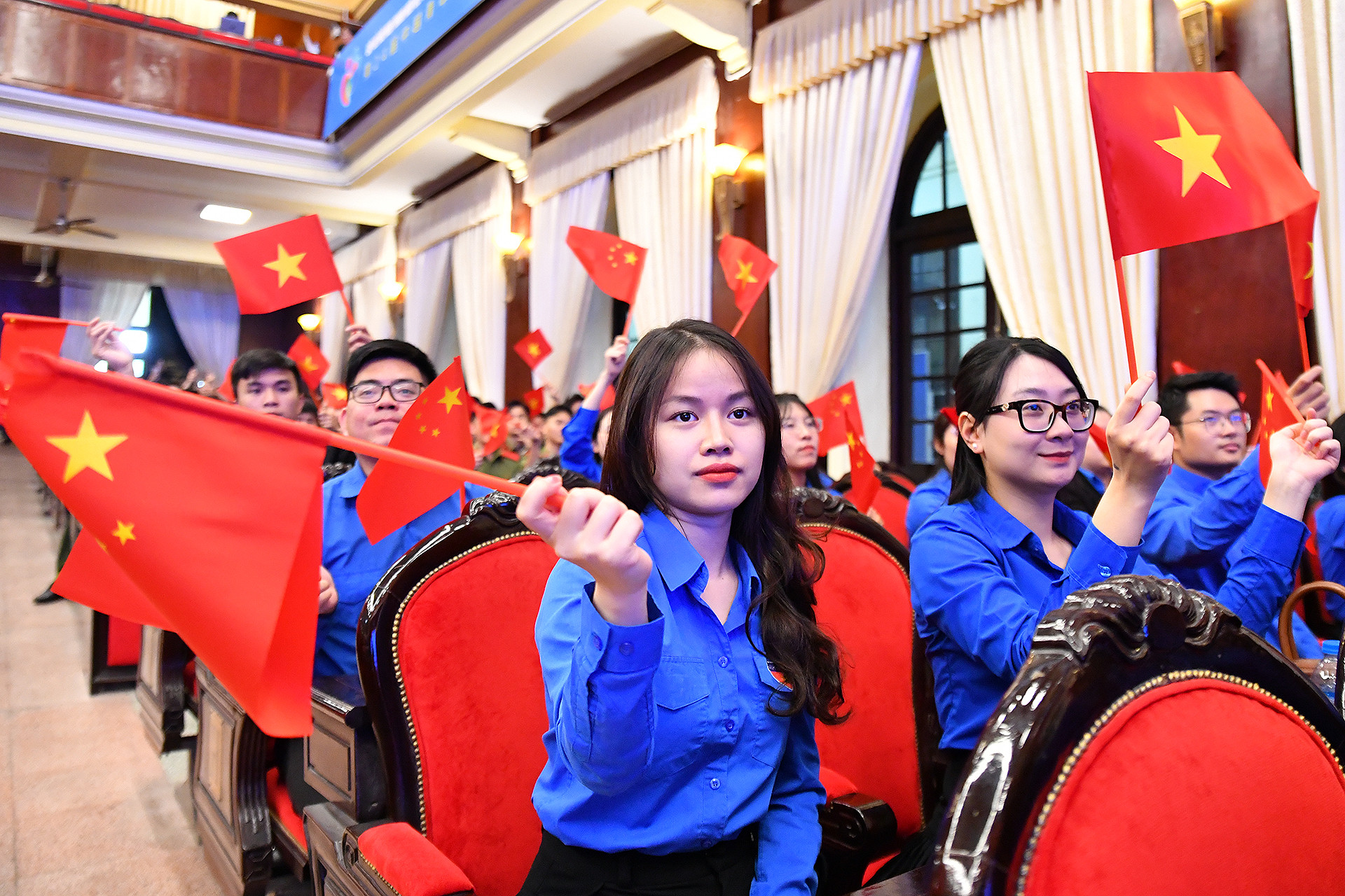 Chương trình "Gặp gỡ hữu nghị thanh niên Việt Nam-Trung Quốc" lần thứ 24 được khai mạc trên nền nhạc "Núi liền núi, sông liền sông".