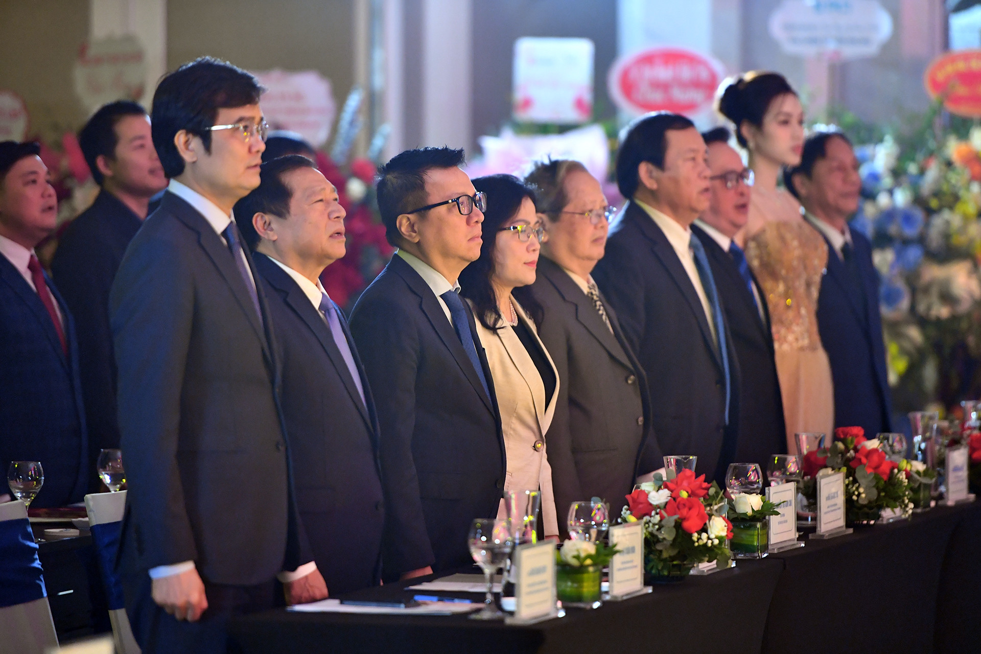 Các đồng chí đại diện lãnh đạo các bộ, ban, ngành, đoàn thể dự buổi lễ.