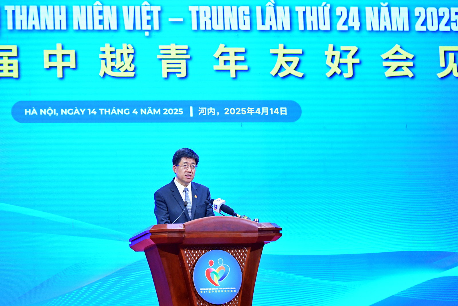 Đồng chí A Đông phát biểu ý kiến tại chương trình.