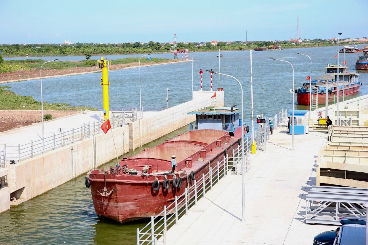 Mở luồng đường thủy nội địa quốc gia qua Kênh Nghĩa Hưng, công trình có tổng vốn đầu tư hơn 107 triệu USD.