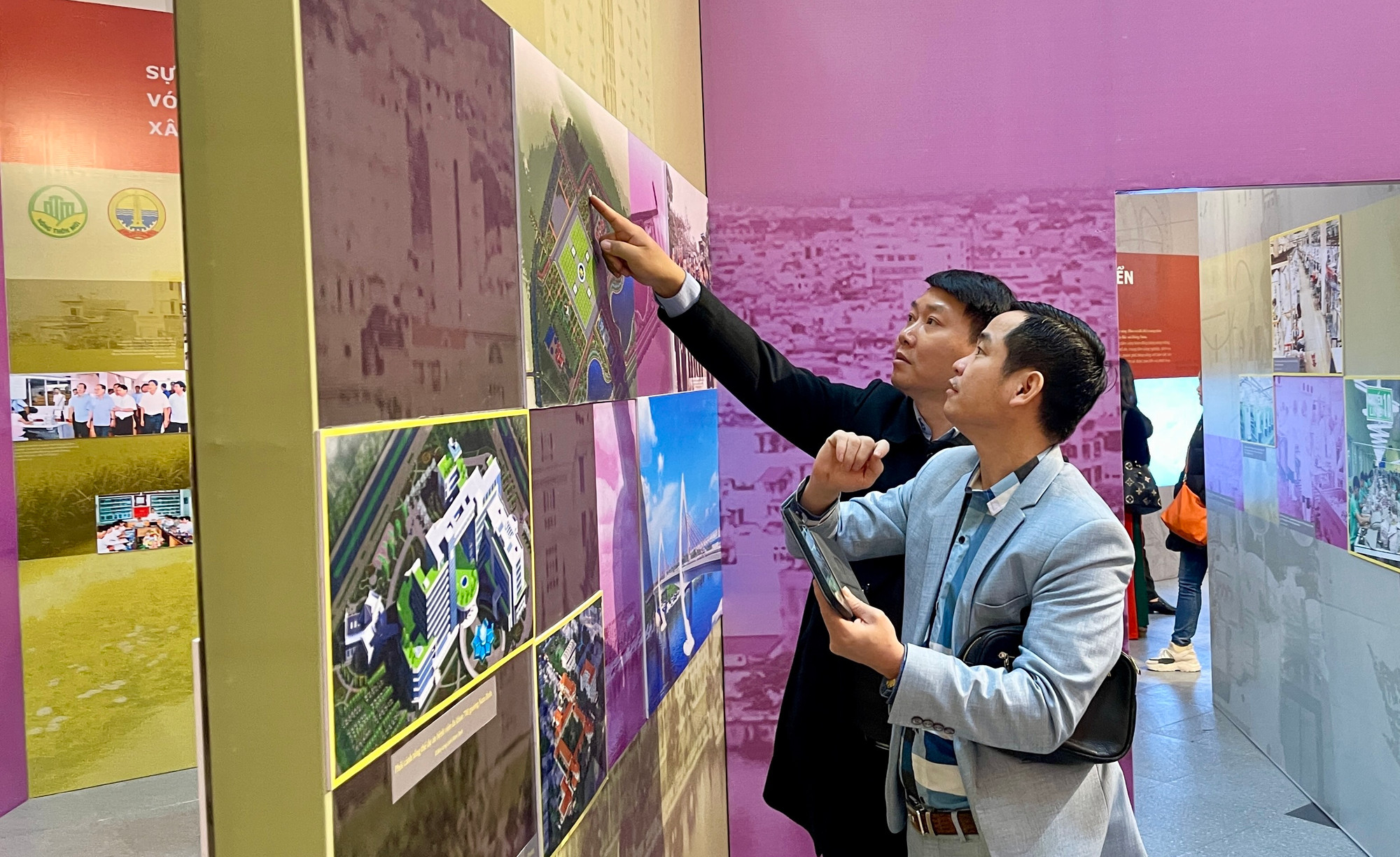 Đến với triển lãm, người dân Thành Nam thêm hiểu, thêm yêu về nét đẹp văn hóa, lịch sử và truyền thống đáng tự hào của quê hương mình.