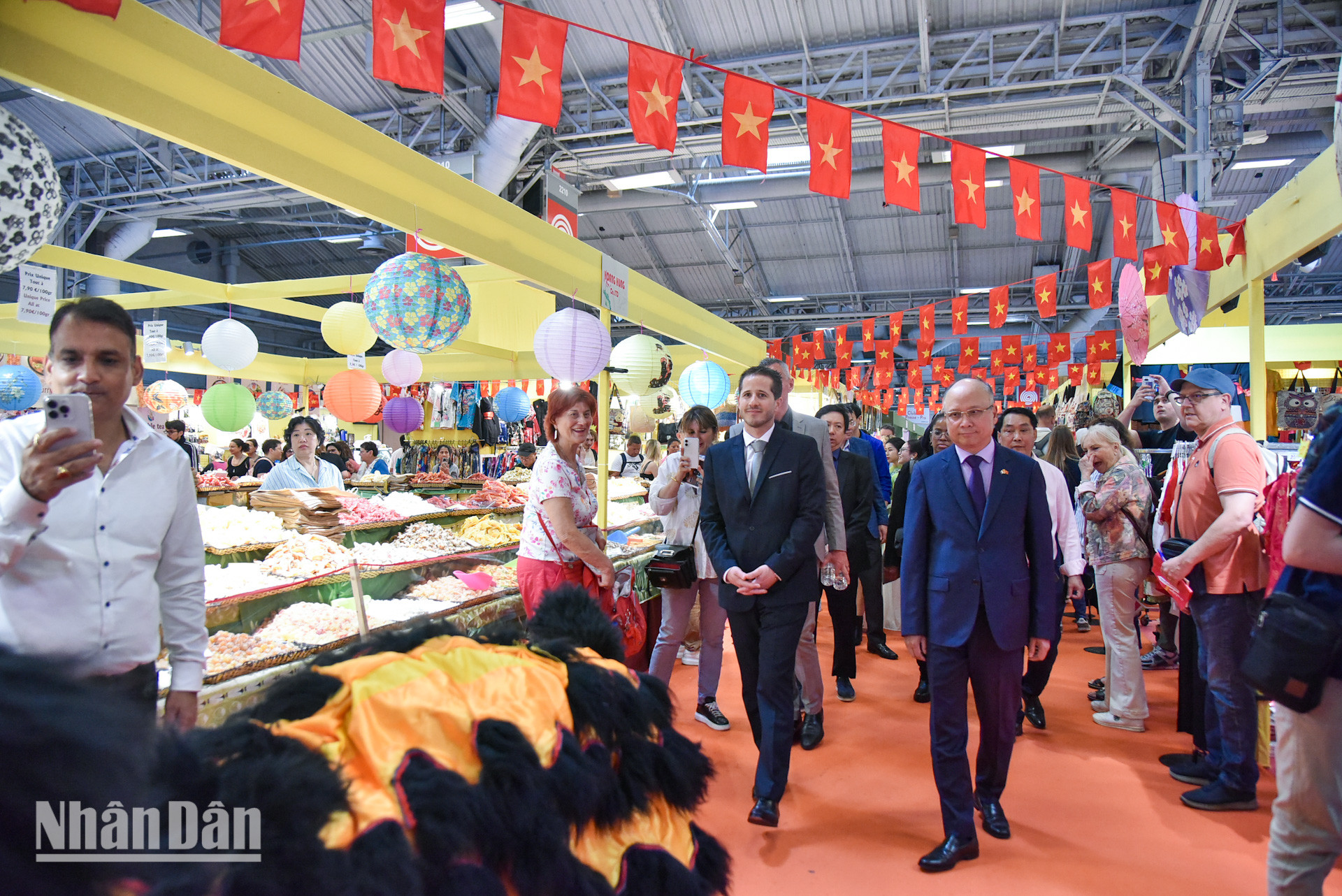 Từ ngày 30/4 đến 11/5, Hội chợ quốc tế Paris 2025 (Foire de Paris 2025) được biết tới như sự kiện thương mại và văn hóa lớn nhất nước Pháp, chính thức diễn ra tại Trung tâm triển lãm Versailles với sự tham gia của 1.200 doanh nghiệp, tổ chức.