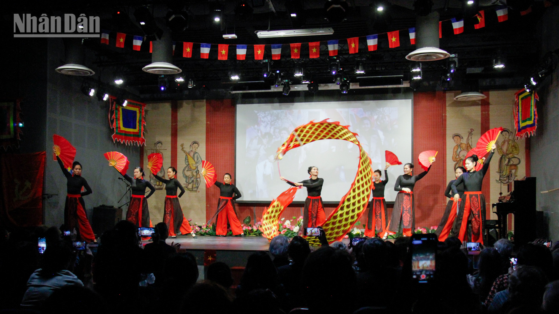 [Ảnh] Kiều bào tại Pháp và hành trình của lòng yêu nước ảnh 11