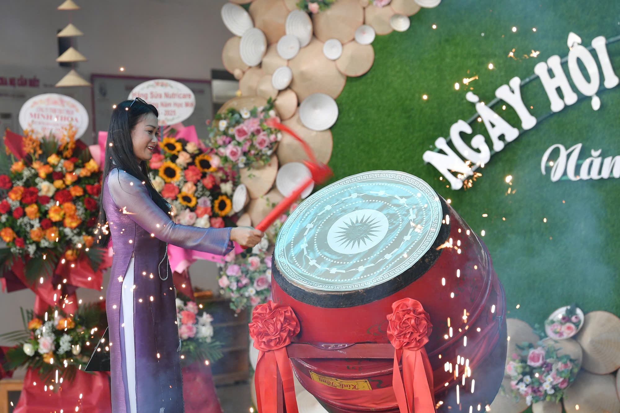 Đánh trống khai giảng năm học mới tại trường mầm non Hoàng Liệt.