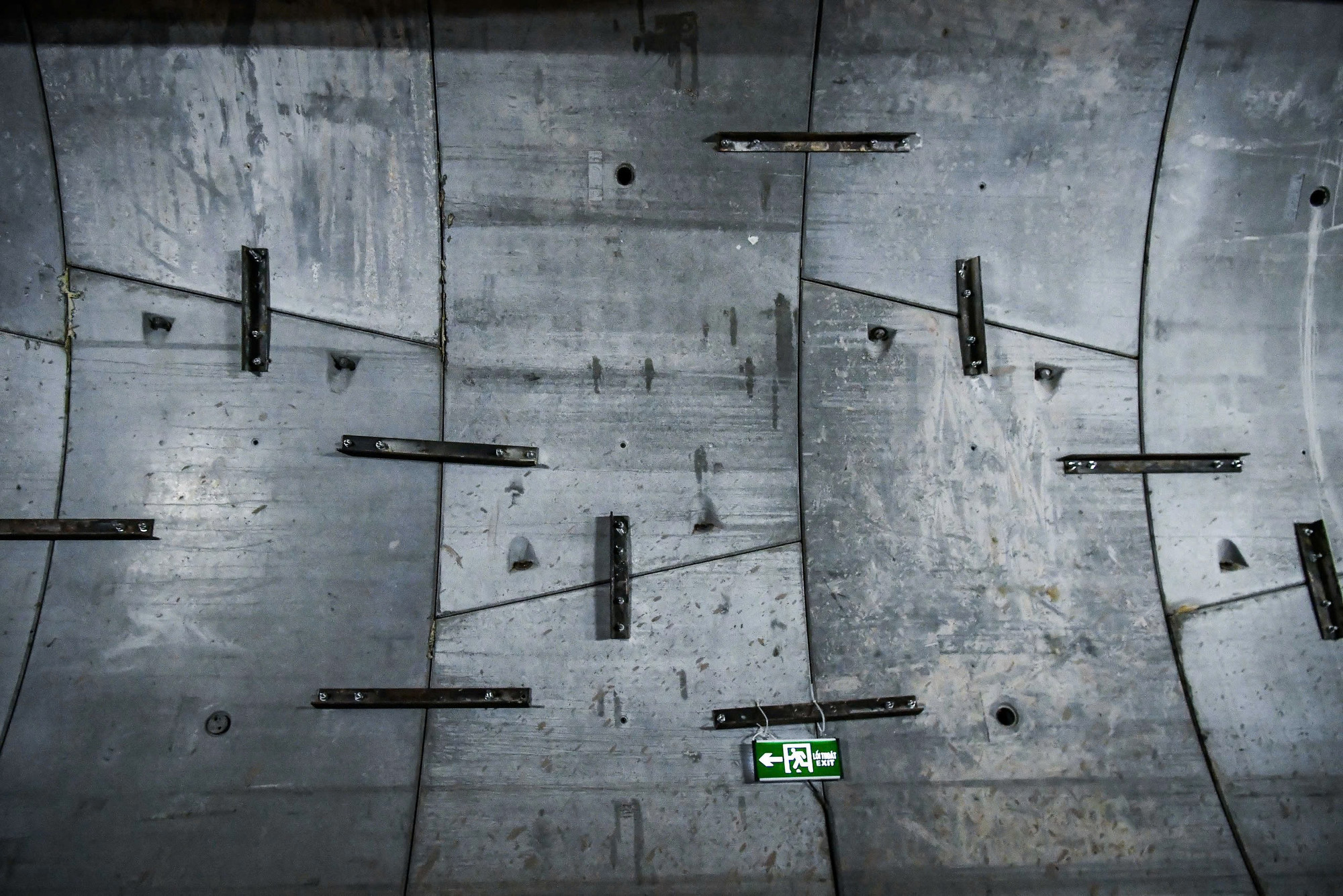 Cận cảnh vỏ hầm tại khu vực ga ngầm S9.